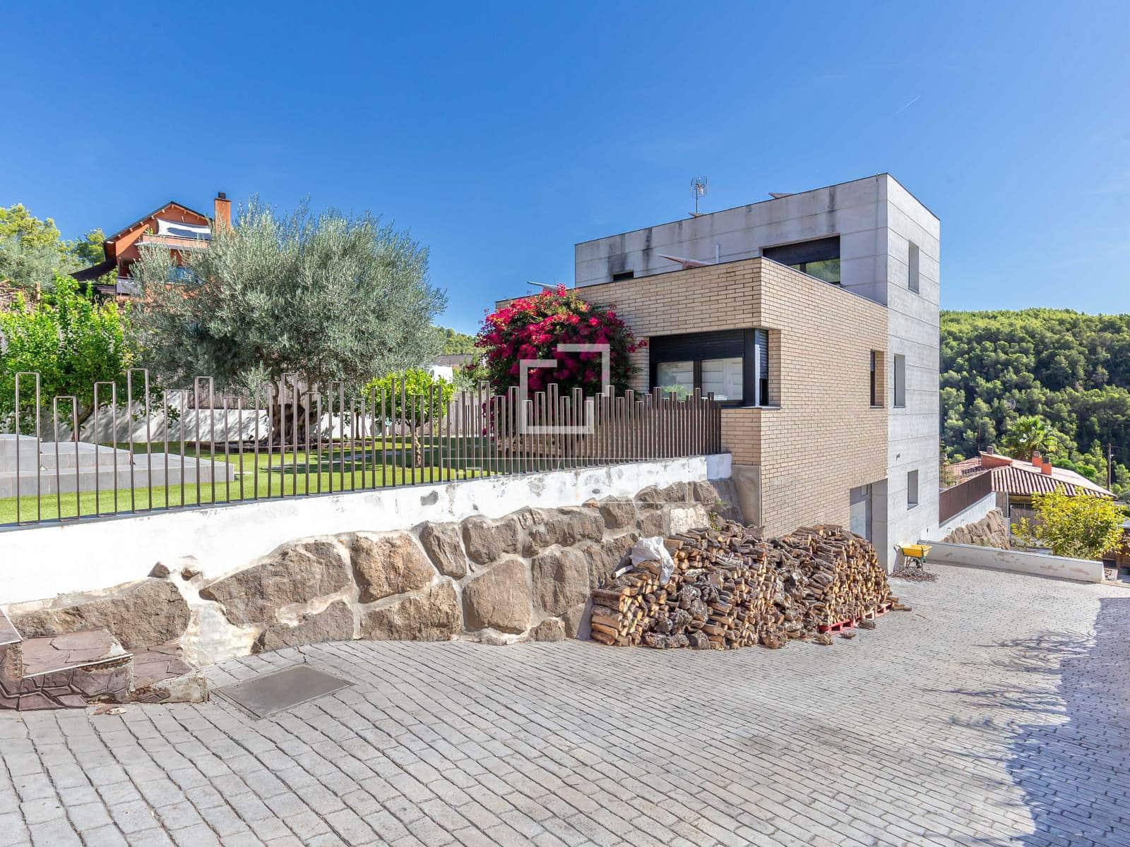 4 sovrum Villa till salu i Vallirana med pool garage - 690 000 € (Ref: 10118411)
