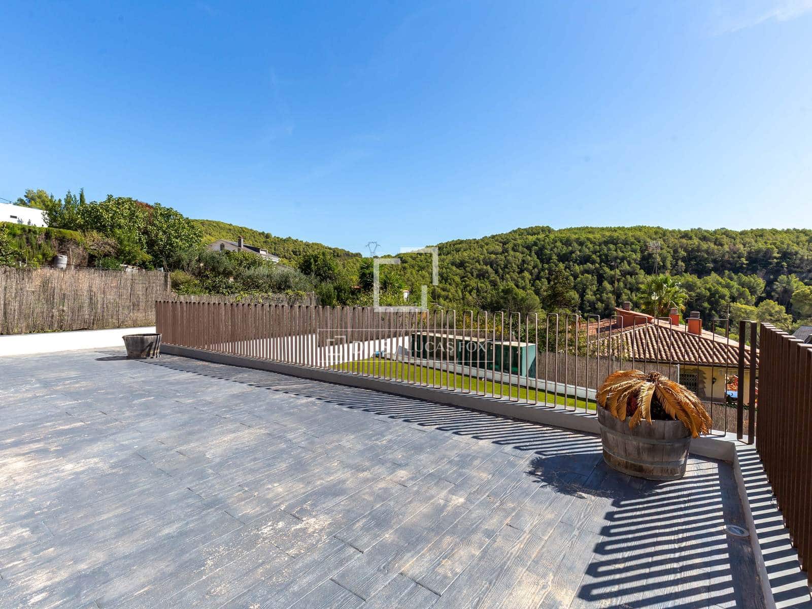 4 sovrum Villa till salu i Vallirana med pool garage - 690 000 € (Ref: 10118411)