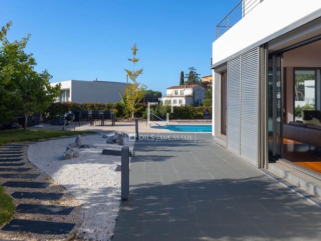4 makuuhuone Huvila myytävänä paikassa Arenys de Mar mukana uima-altaan 
autotalli - 1 160 000 € (Ref: 10124762)