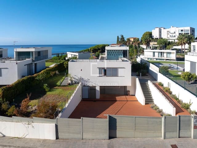 4 makuuhuone Huvila myytävänä paikassa Arenys de Mar mukana uima-altaan 
autotalli - 1 160 000 € (Ref: 10124762)