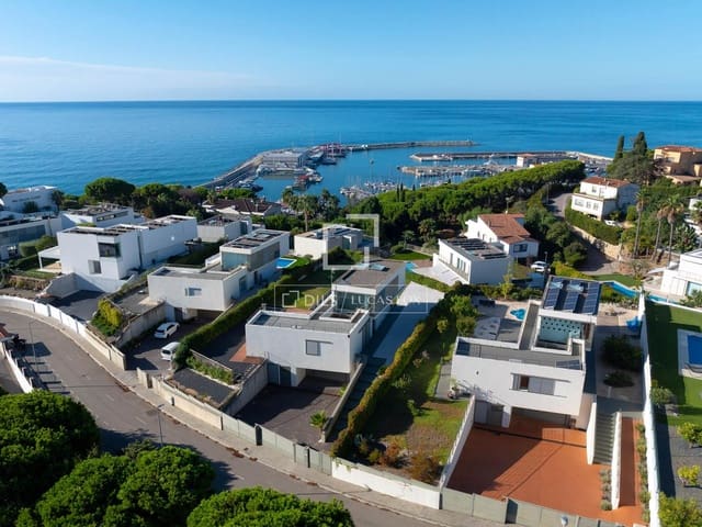 4 makuuhuone Huvila myytävänä paikassa Arenys de Mar mukana uima-altaan 
autotalli - 1 160 000 € (Ref: 10124762)
