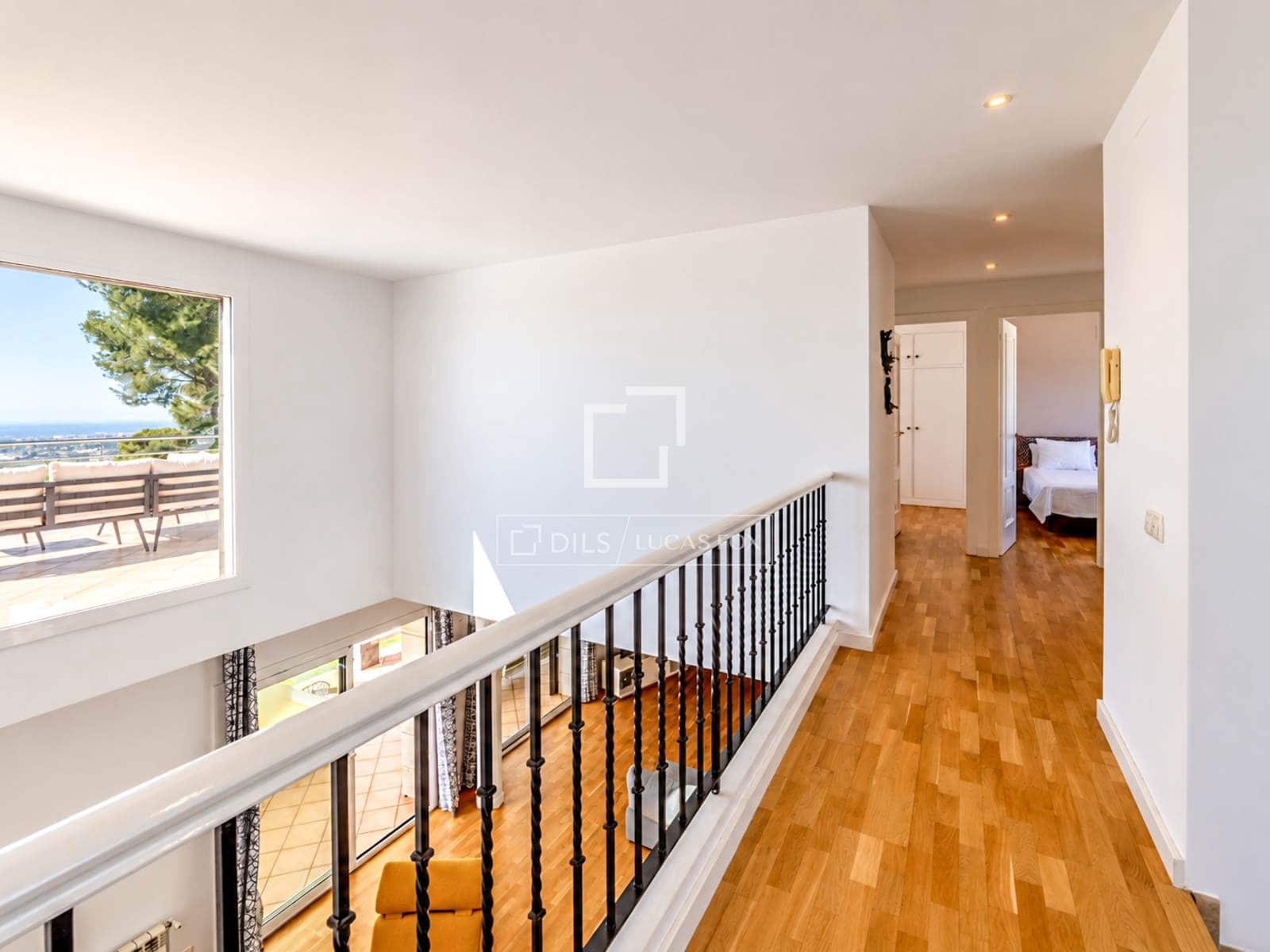6 Zimmer Villa zu verkaufen in Canyelles mit Pool Garage - 1.049.000 € (Ref: 10124763)
