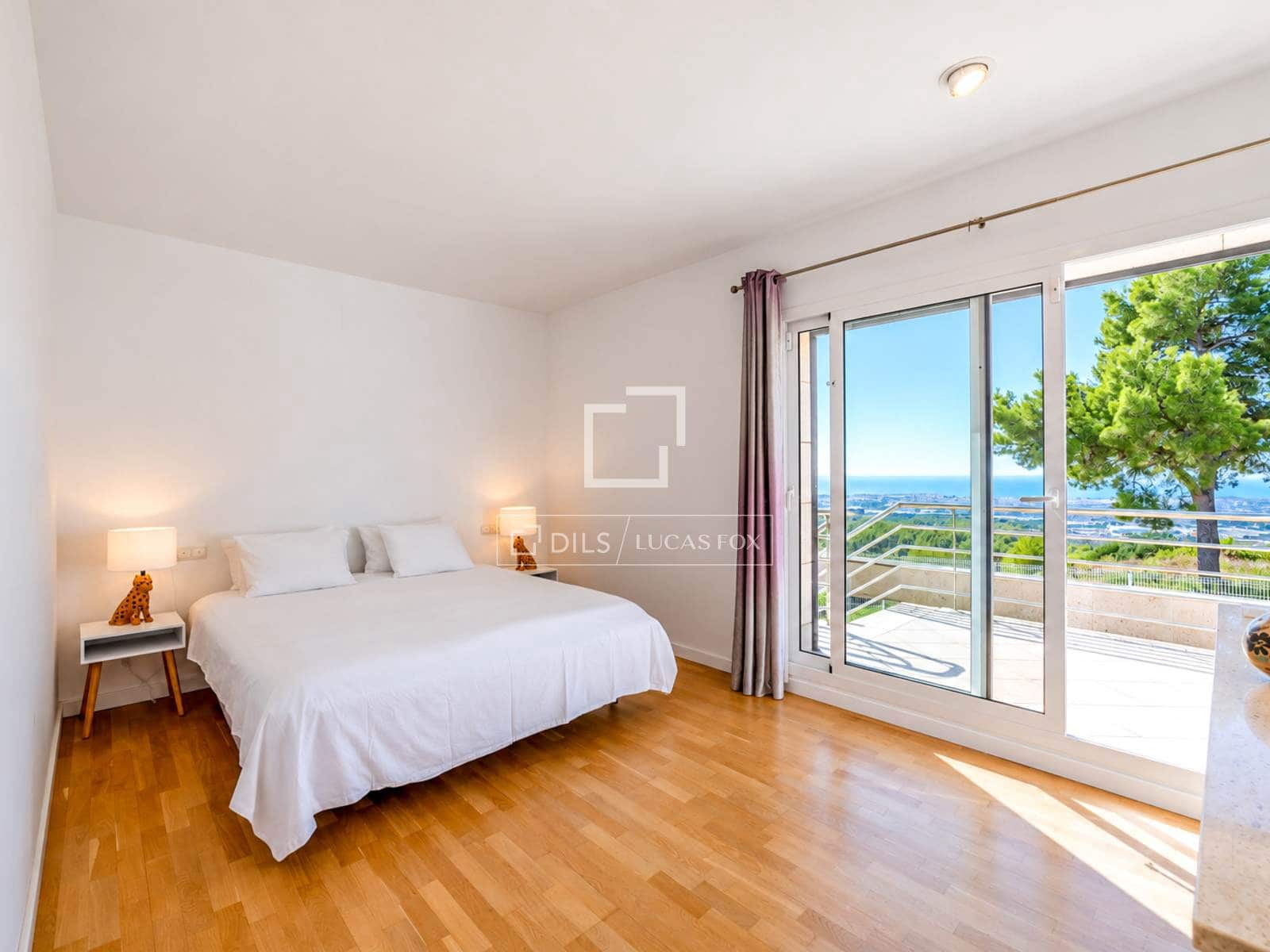 6 bedroom Villa for sale in Canyelles with pool garage - € 1,049,000 (Ref: 10124763)