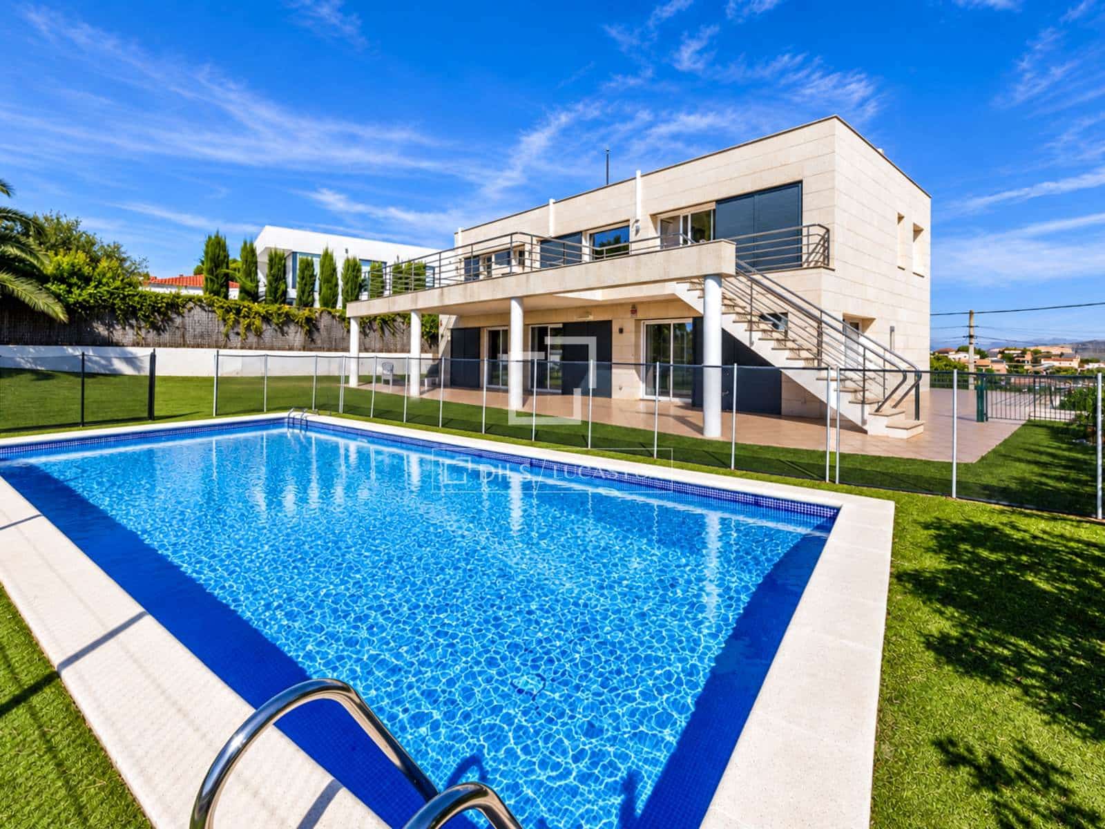 6 bedroom Villa for sale in Canyelles with pool garage - € 1,049,000 (Ref: 10124763)