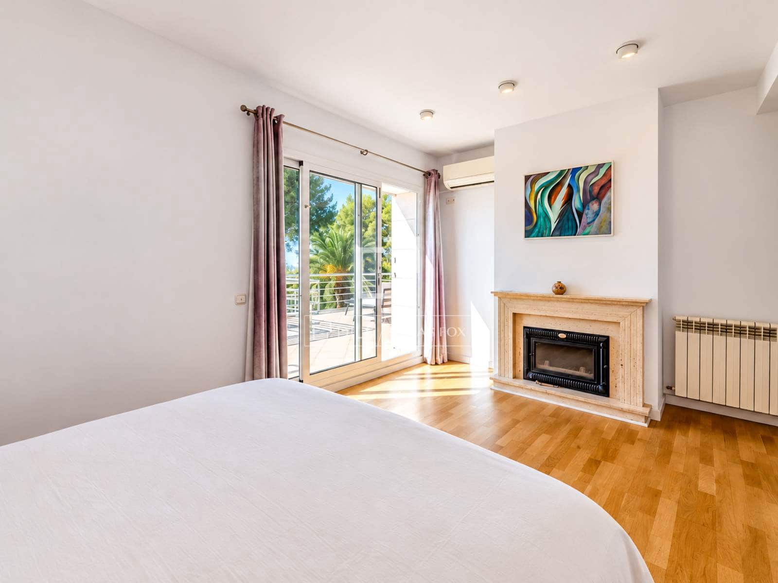6 bedroom Villa for sale in Canyelles with pool garage - € 1,049,000 (Ref: 10124763)
