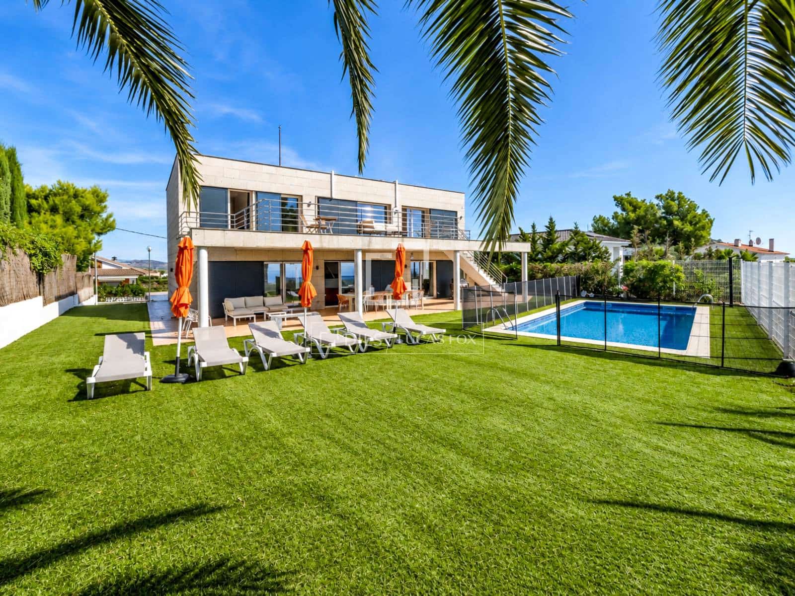 6 bedroom Villa for sale in Canyelles with pool garage - € 1,049,000 (Ref: 10124763)