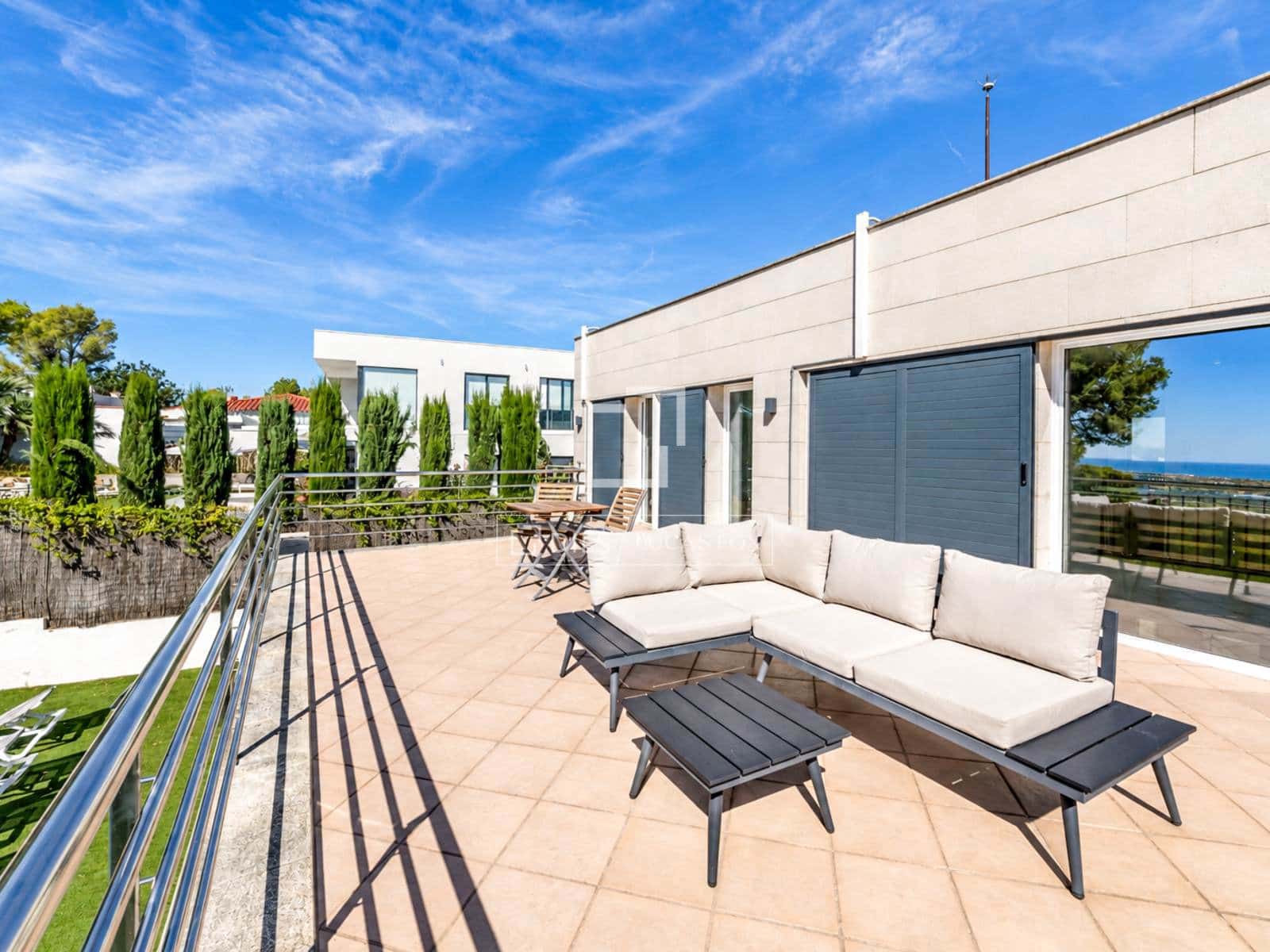 6 bedroom Villa for sale in Canyelles with pool garage - € 1,049,000 (Ref: 10124763)