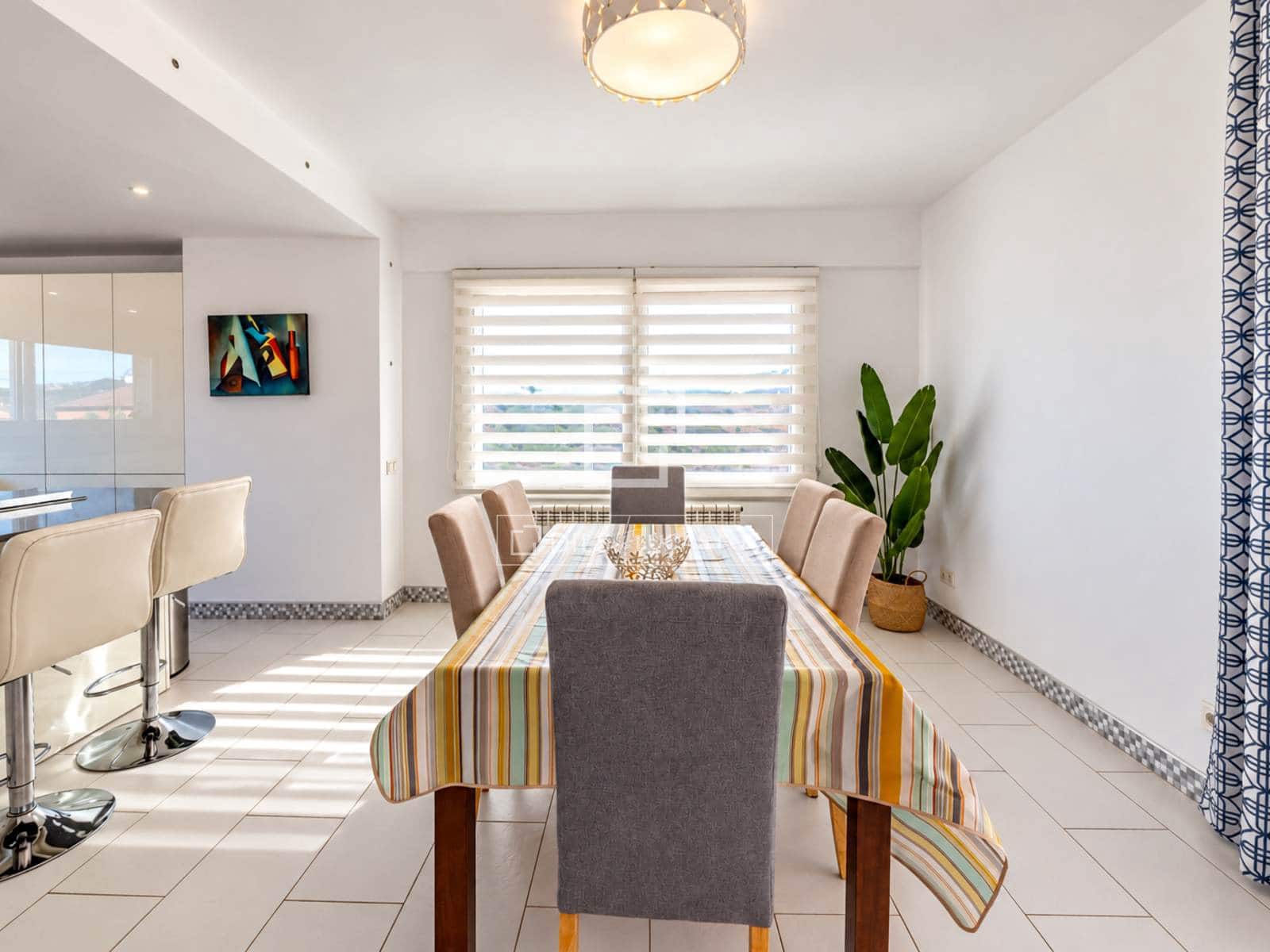 6 bedroom Villa for sale in Canyelles with pool garage - € 1,049,000 (Ref: 10124763)