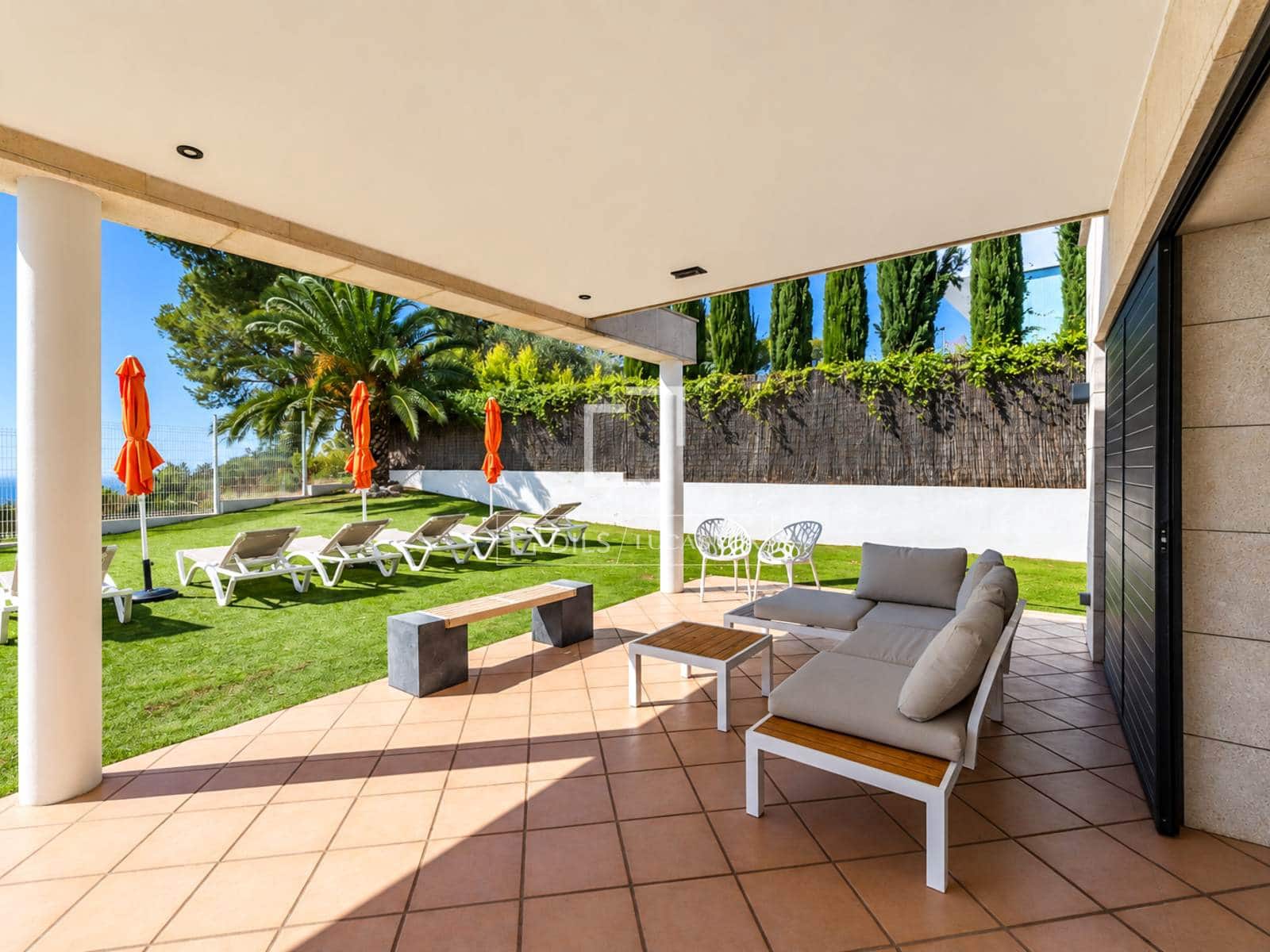 6 bedroom Villa for sale in Canyelles with pool garage - € 1,049,000 (Ref: 10124763)