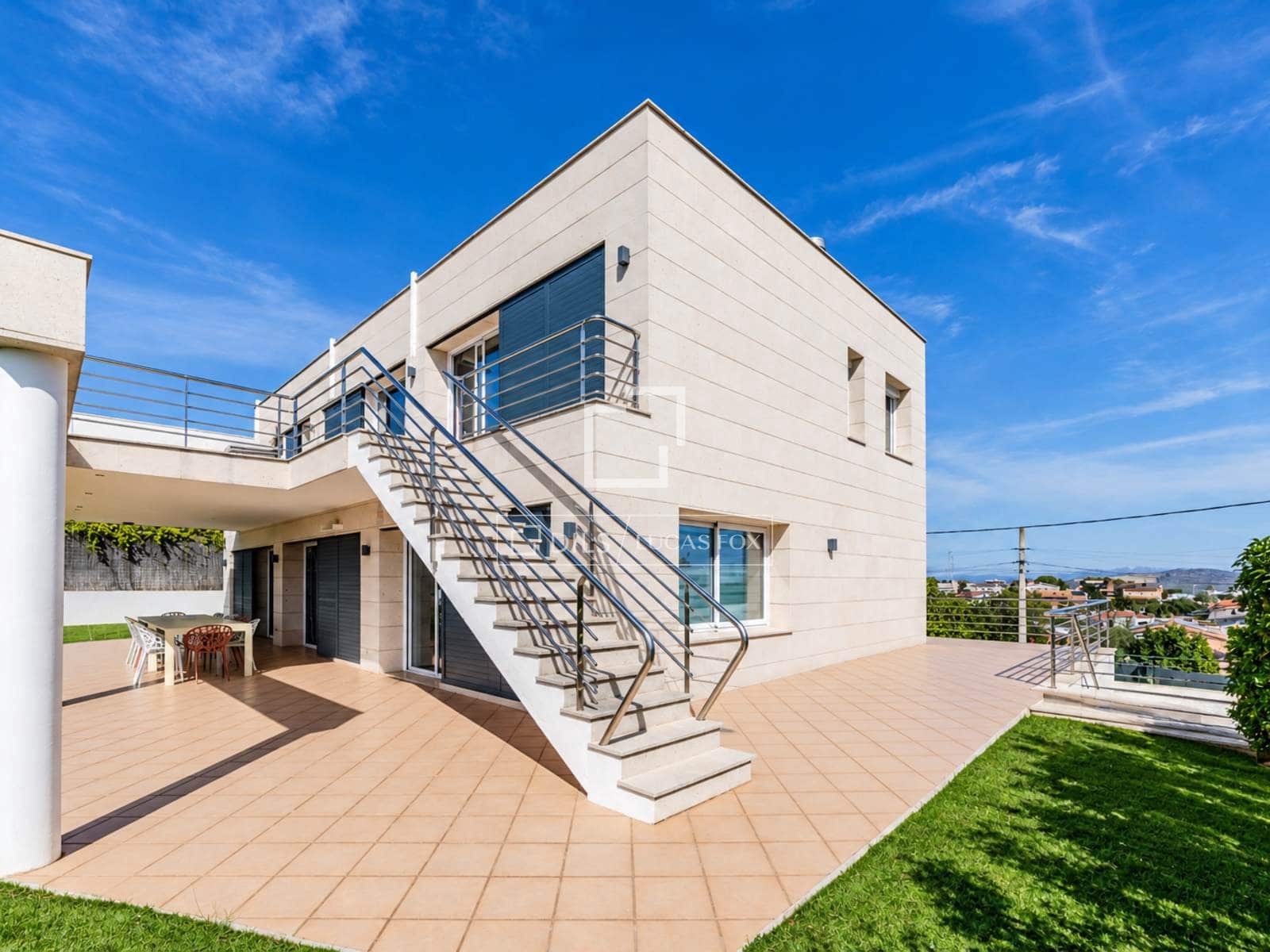 6 bedroom Villa for sale in Canyelles with pool garage - € 1,049,000 (Ref: 10124763)