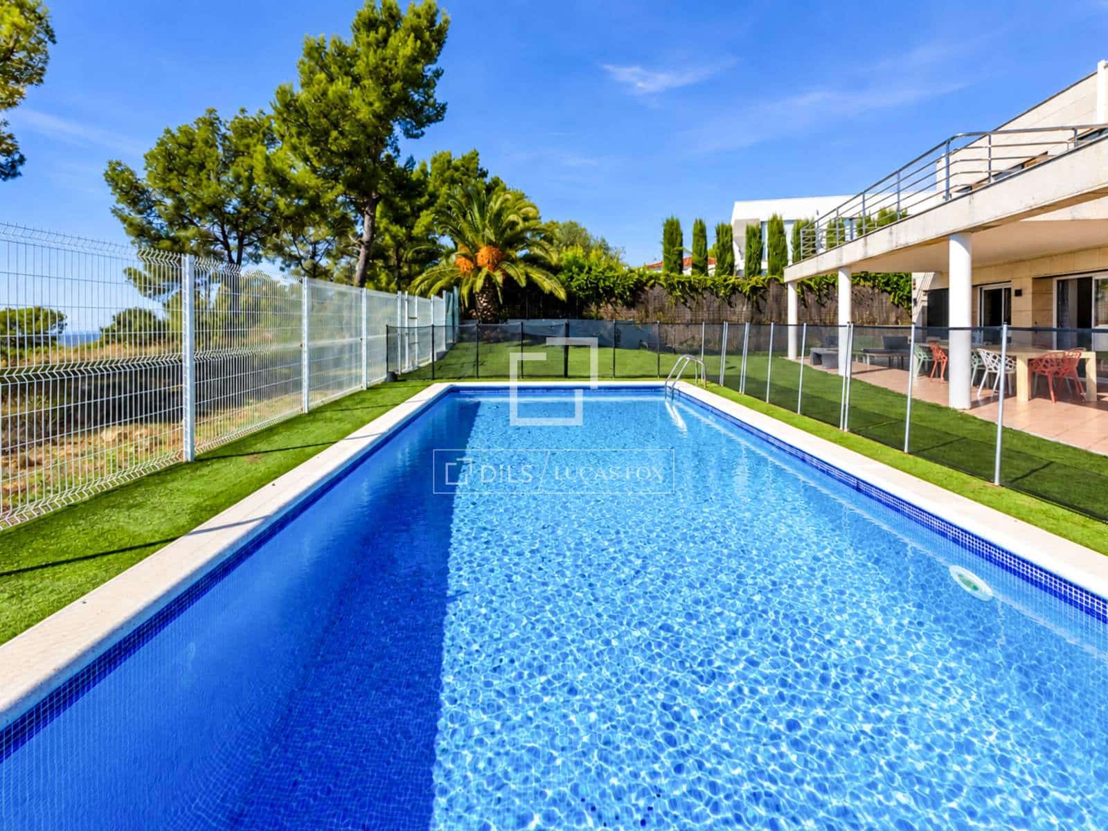 6 bedroom Villa for sale in Canyelles with pool garage - € 1,049,000 (Ref: 10124763)