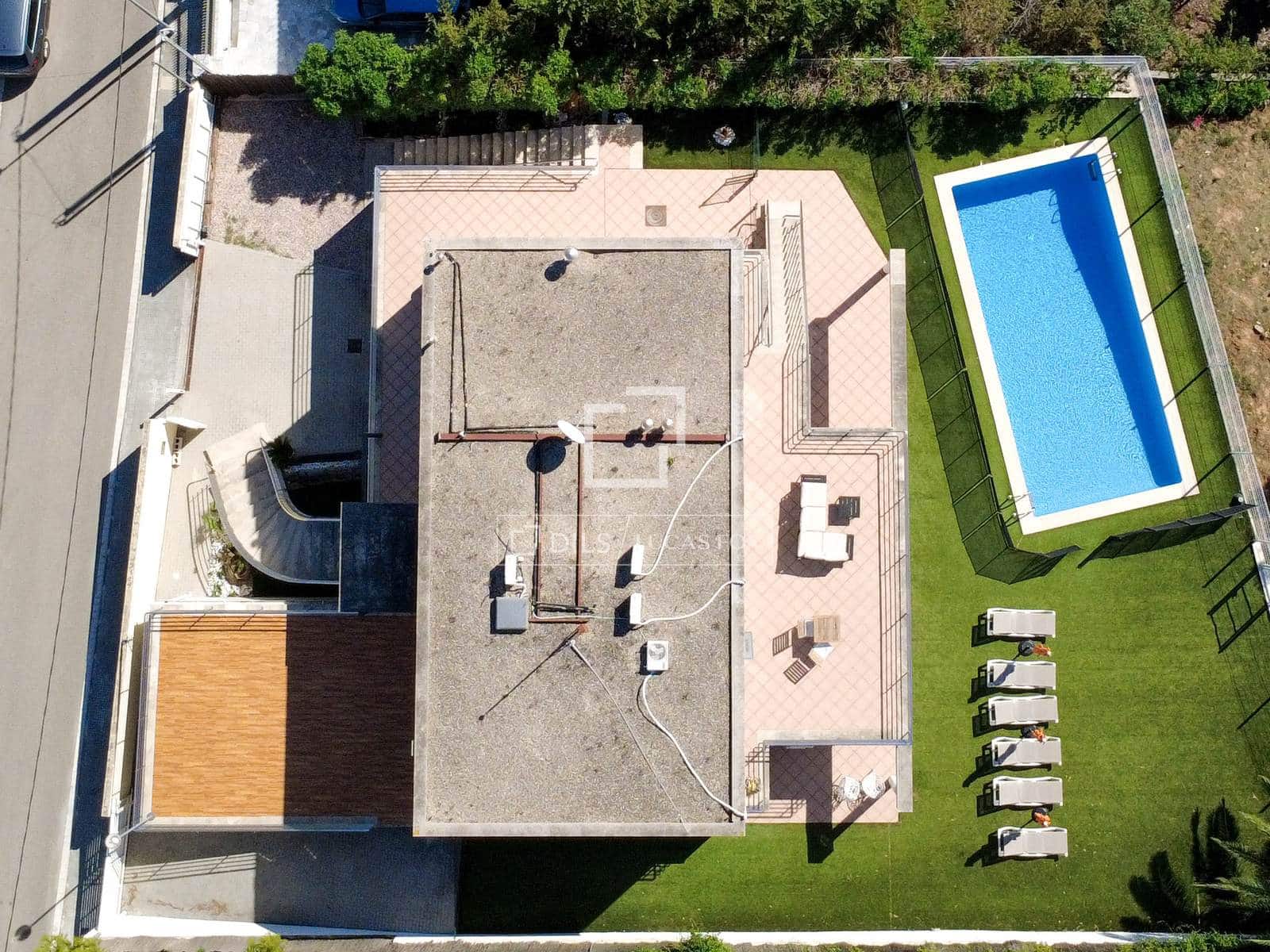 6 bedroom Villa for sale in Canyelles with pool garage - € 1,049,000 (Ref: 10124763)