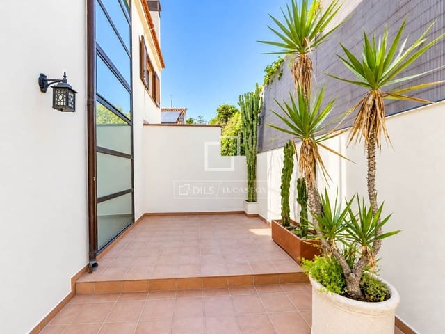 5 makuuhuone Huvila myytävänä paikassa Sitges mukana uima-altaan 
autotalli - 1 600 000 € (Ref: 10124764)