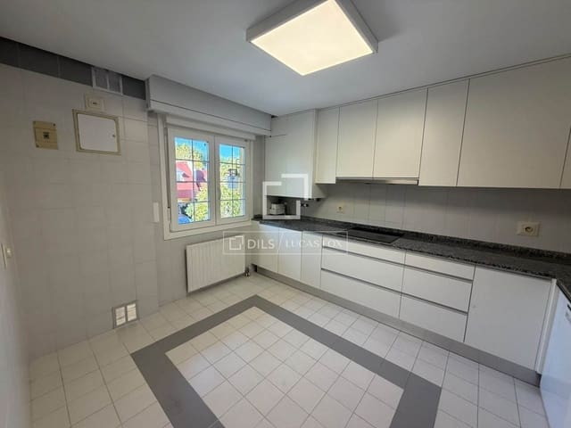 4 makuuhuone Huvila vuokrattavana paikassa Madrid kaupunki mukana uima-altaan 
autotalli - 3 500 € (Ref: 10130373)