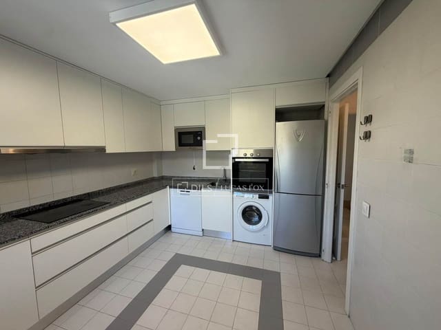 4 makuuhuone Huvila vuokrattavana paikassa Madrid kaupunki mukana uima-altaan 
autotalli - 3 500 € (Ref: 10130373)