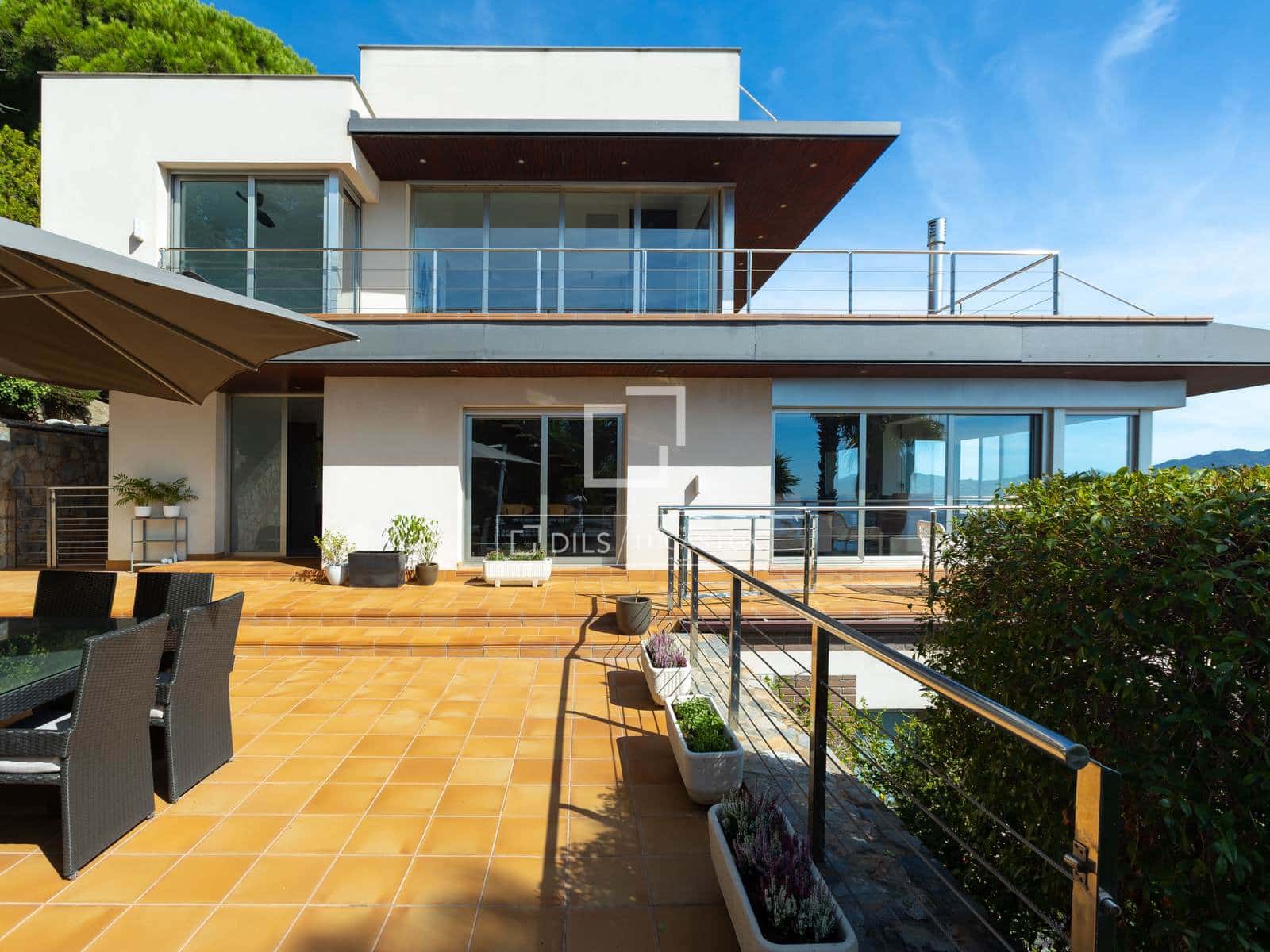 3 bedroom Villa for sale in Alella with pool garage - € 1,950,000 (Ref: 10130728)