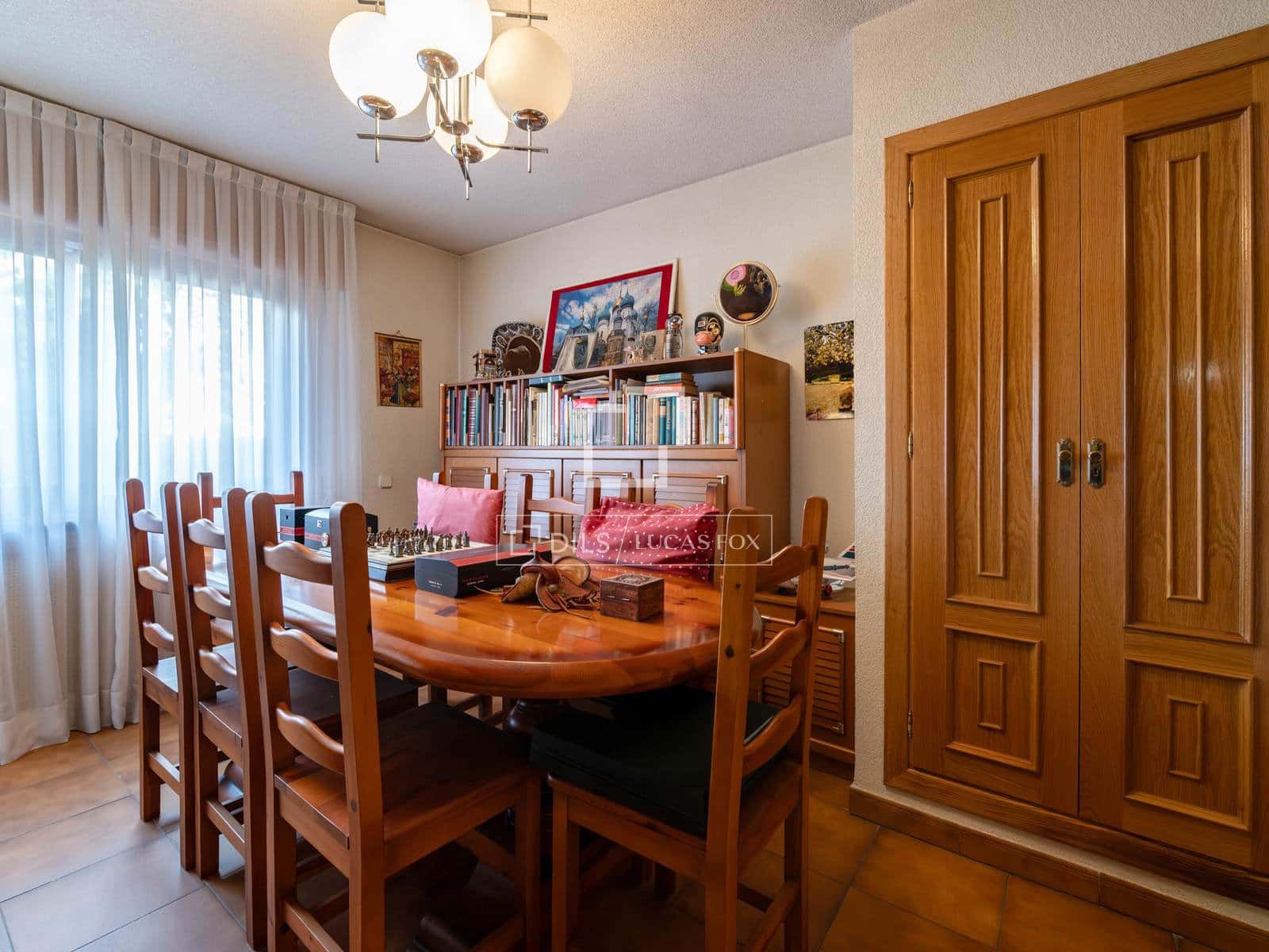 6 bedroom Villa for sale in Madrid city with garage - € 1,695,000 (Ref: 10130941)