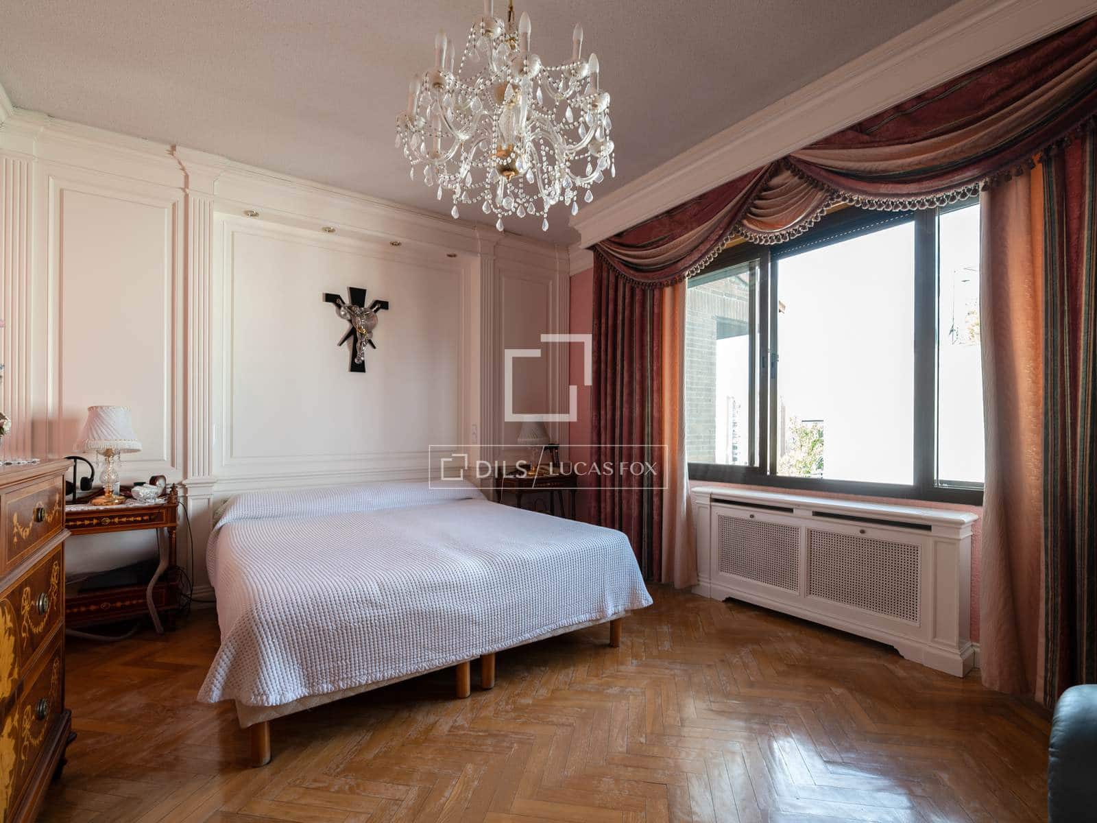 6 bedroom Villa for sale in Madrid city with garage - € 1,695,000 (Ref: 10130941)