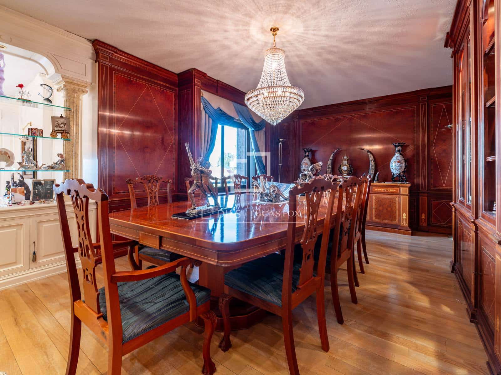 6 bedroom Villa for sale in Madrid city with garage - € 1,695,000 (Ref: 10130941)