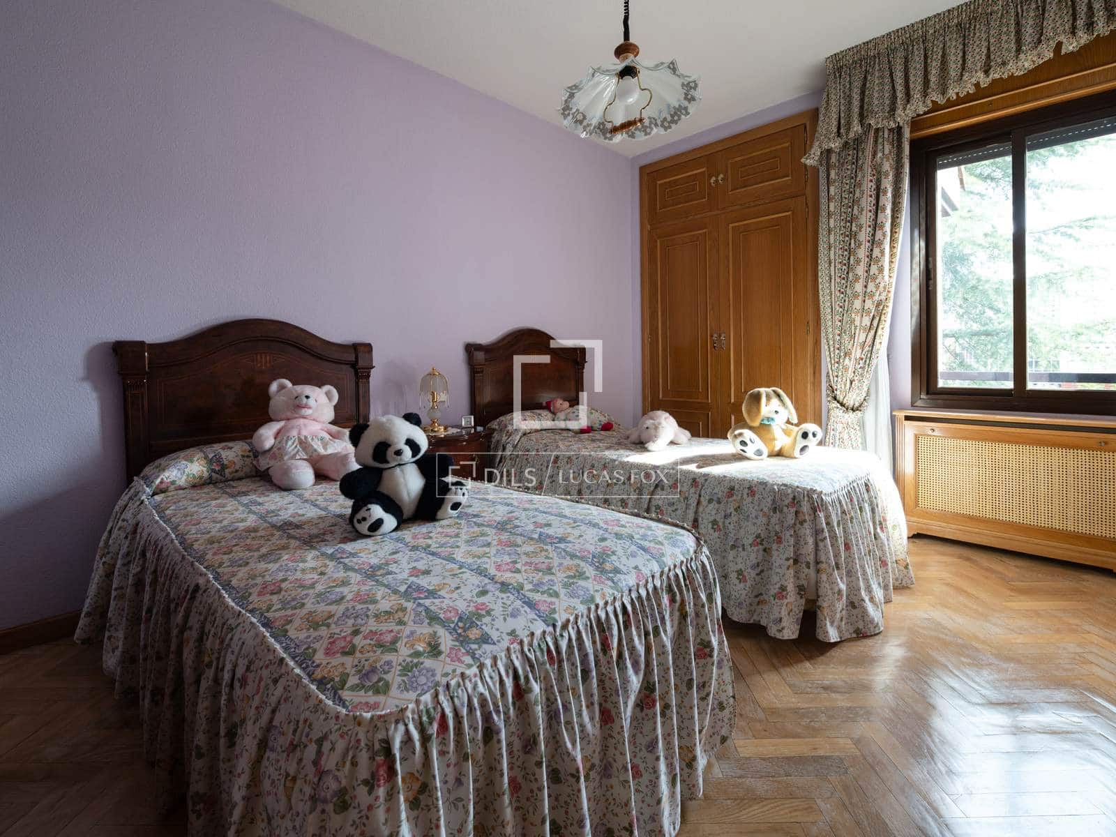 6 bedroom Villa for sale in Madrid city with garage - € 1,695,000 (Ref: 10130941)