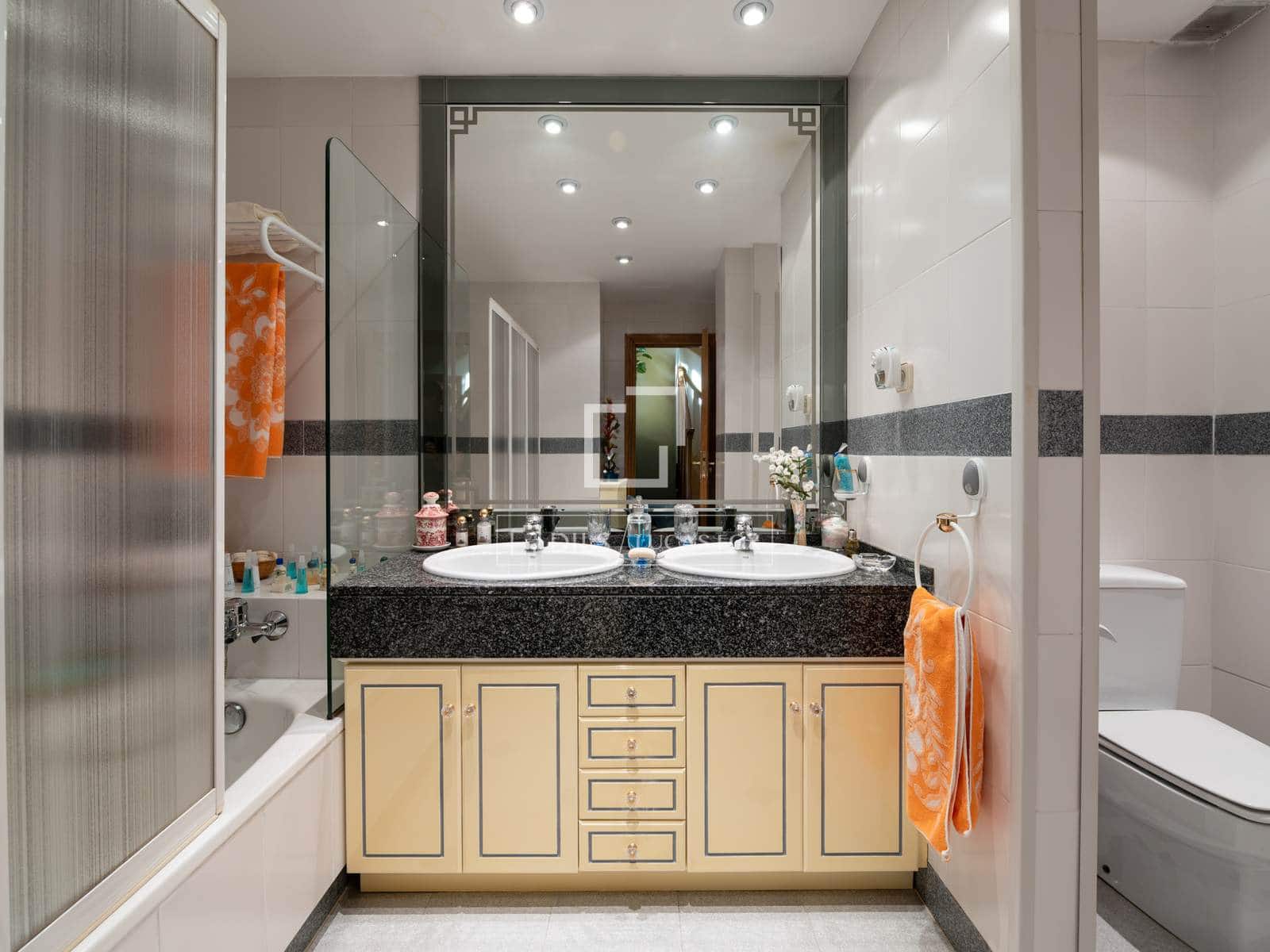 6 bedroom Villa for sale in Madrid city with garage - € 1,695,000 (Ref: 10130941)
