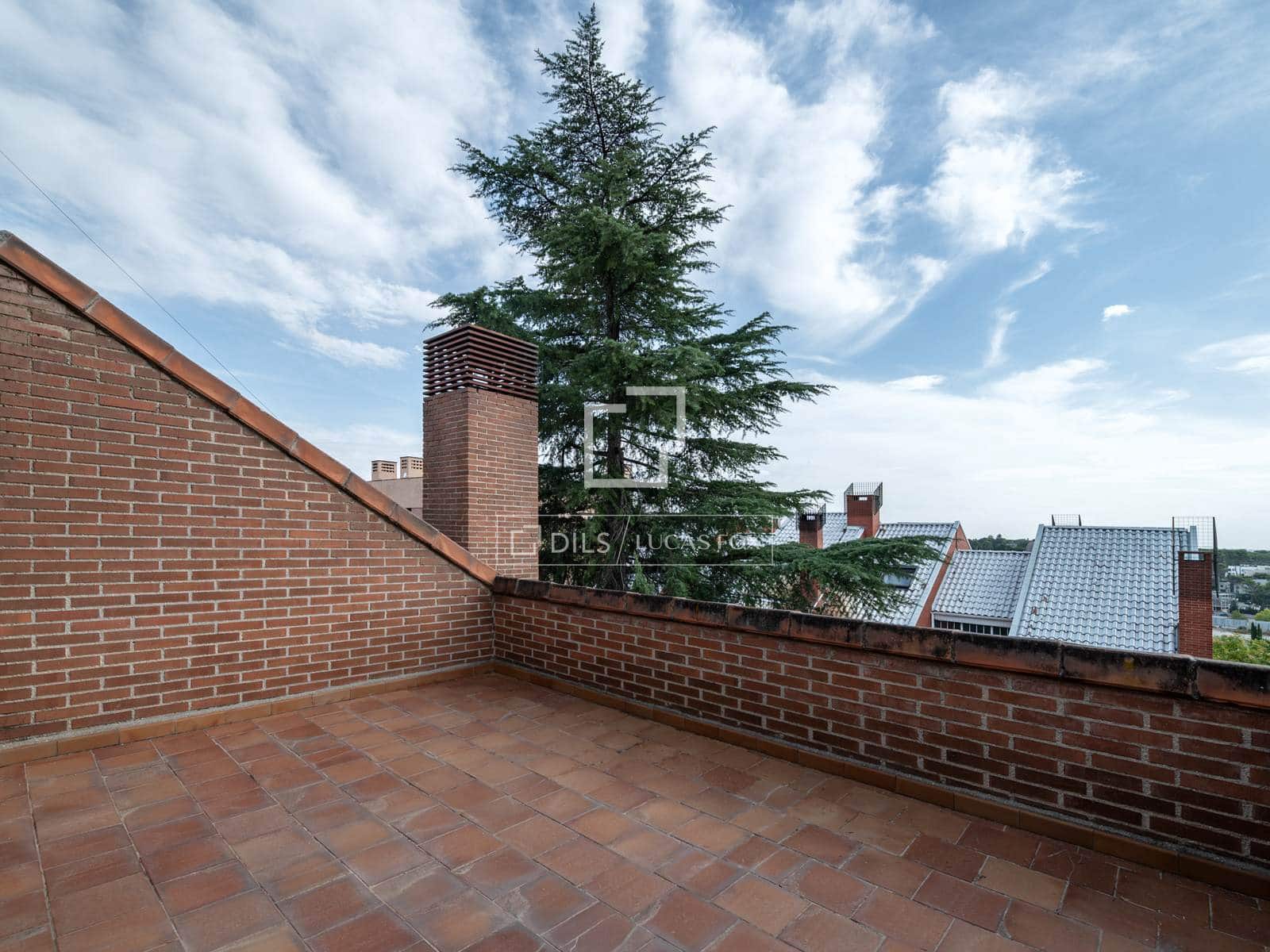 6 bedroom Villa for sale in Madrid city with garage - € 1,695,000 (Ref: 10130941)