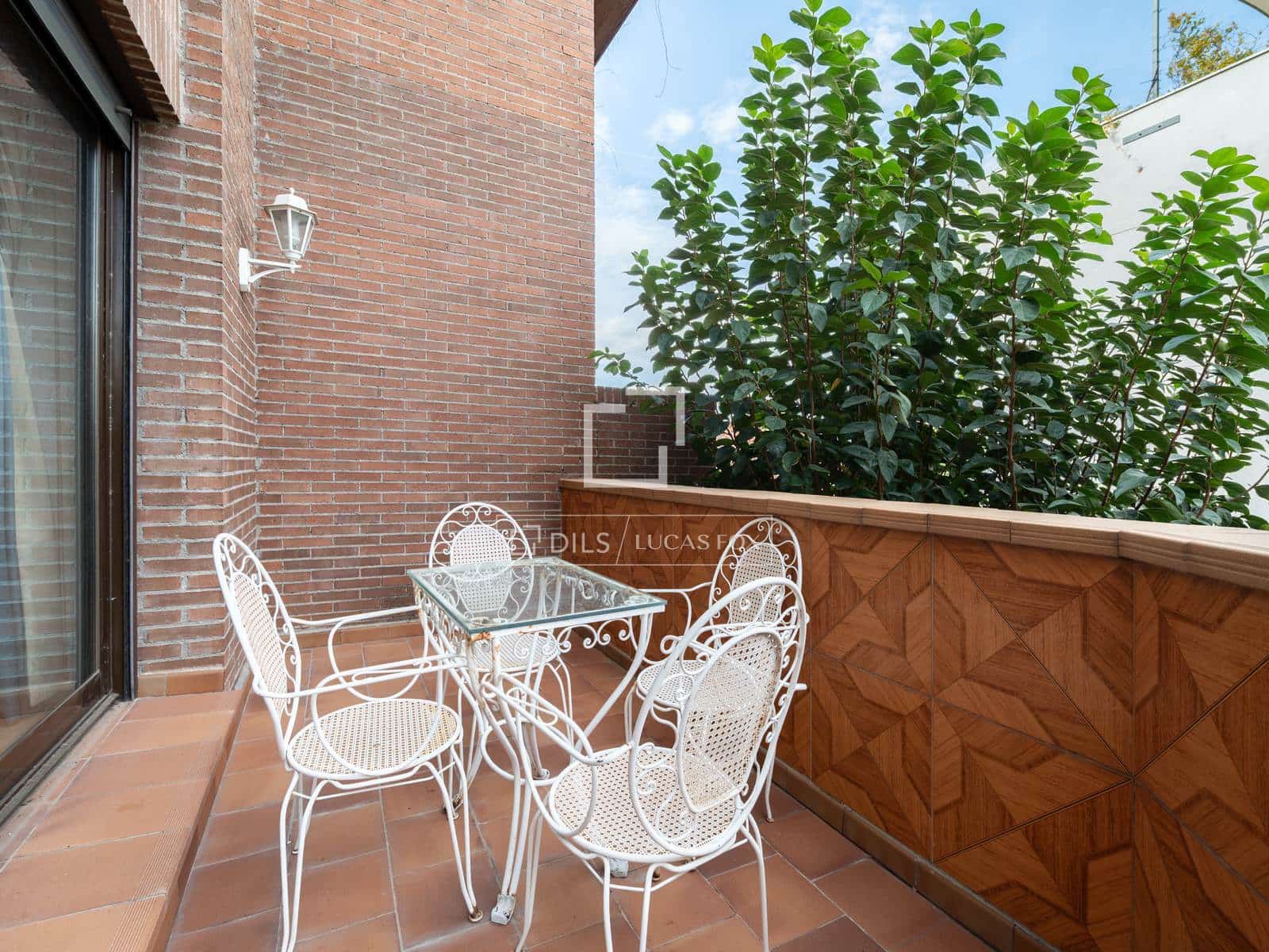 6 bedroom Villa for sale in Madrid city with garage - € 1,695,000 (Ref: 10130941)