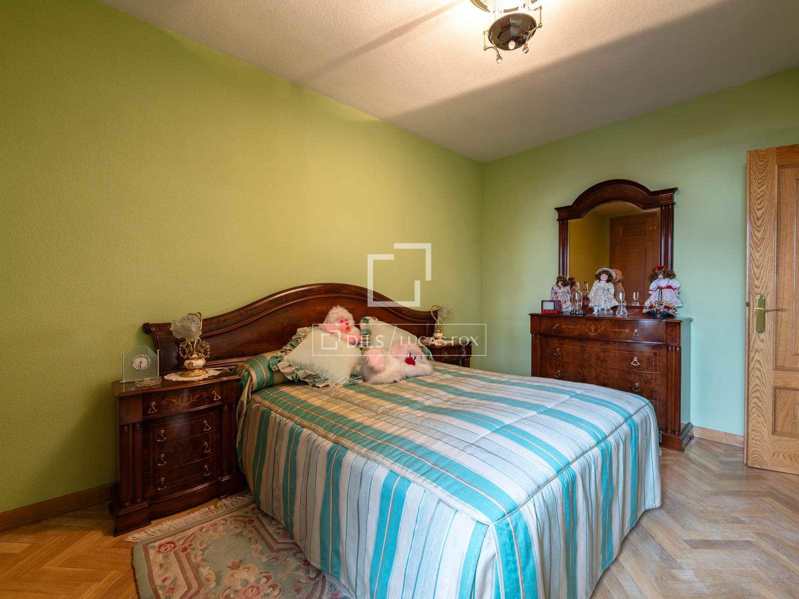 6 bedroom Villa for sale in Madrid city with garage - € 1,695,000 (Ref: 10130941)