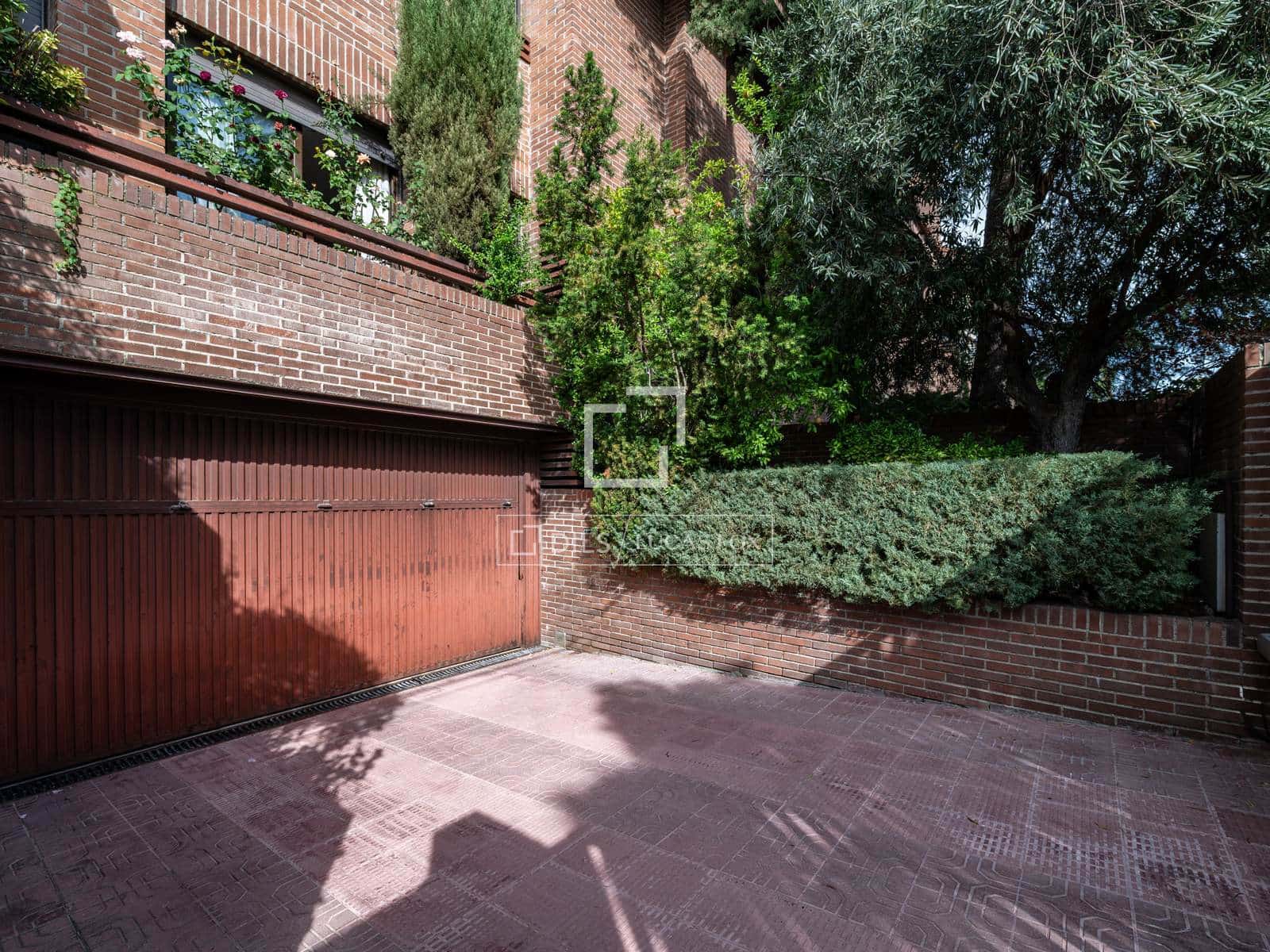 6 bedroom Villa for sale in Madrid city with garage - € 1,695,000 (Ref: 10130941)