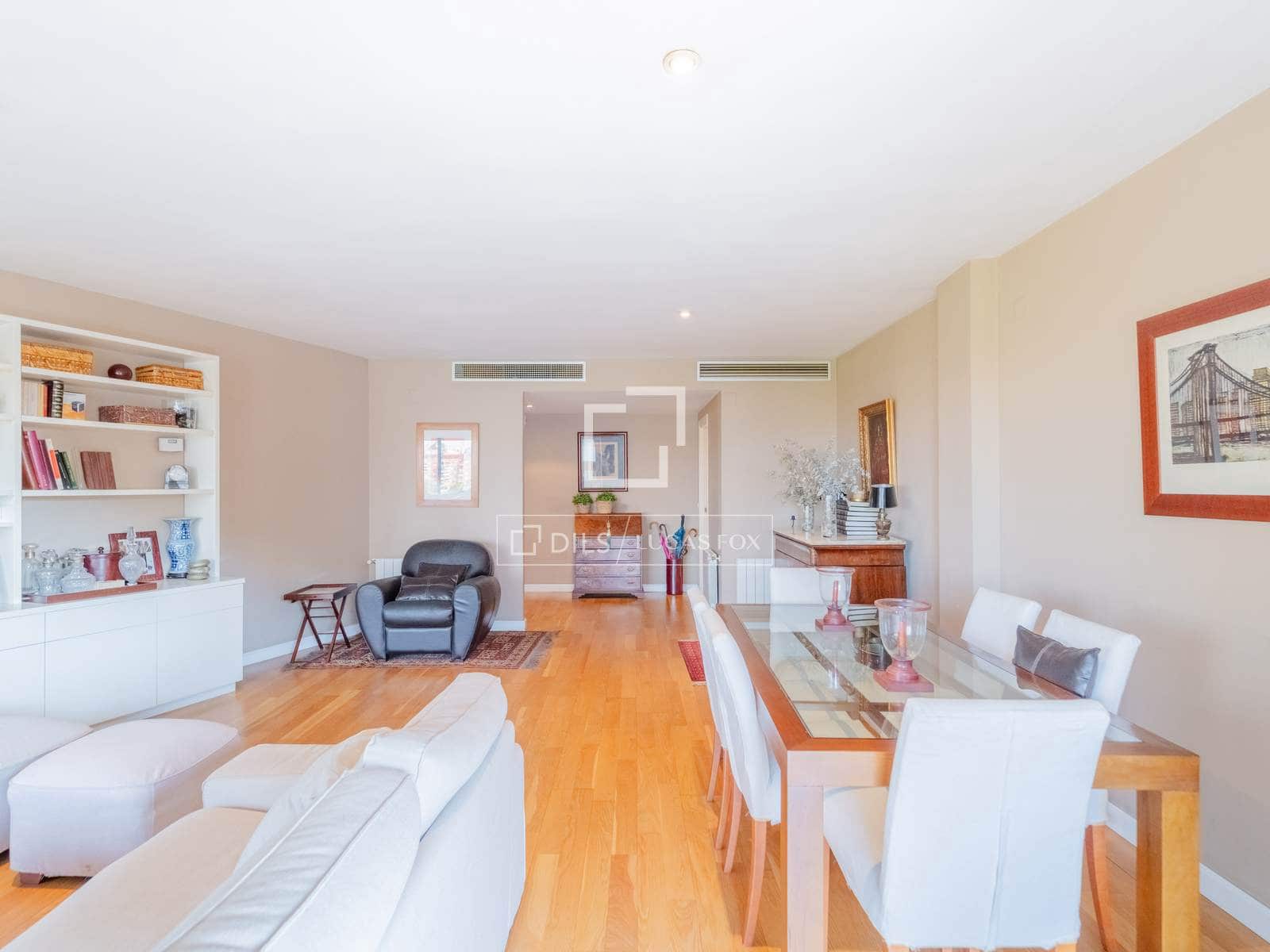 5 bedroom Apartment for rent in Valencia city with garage - € 3,200 (Ref: 10136694)