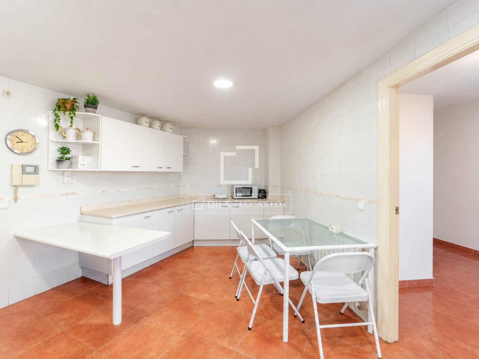 5 bedroom Apartment for rent in Valencia city with garage - € 3,200 (Ref: 10136694)