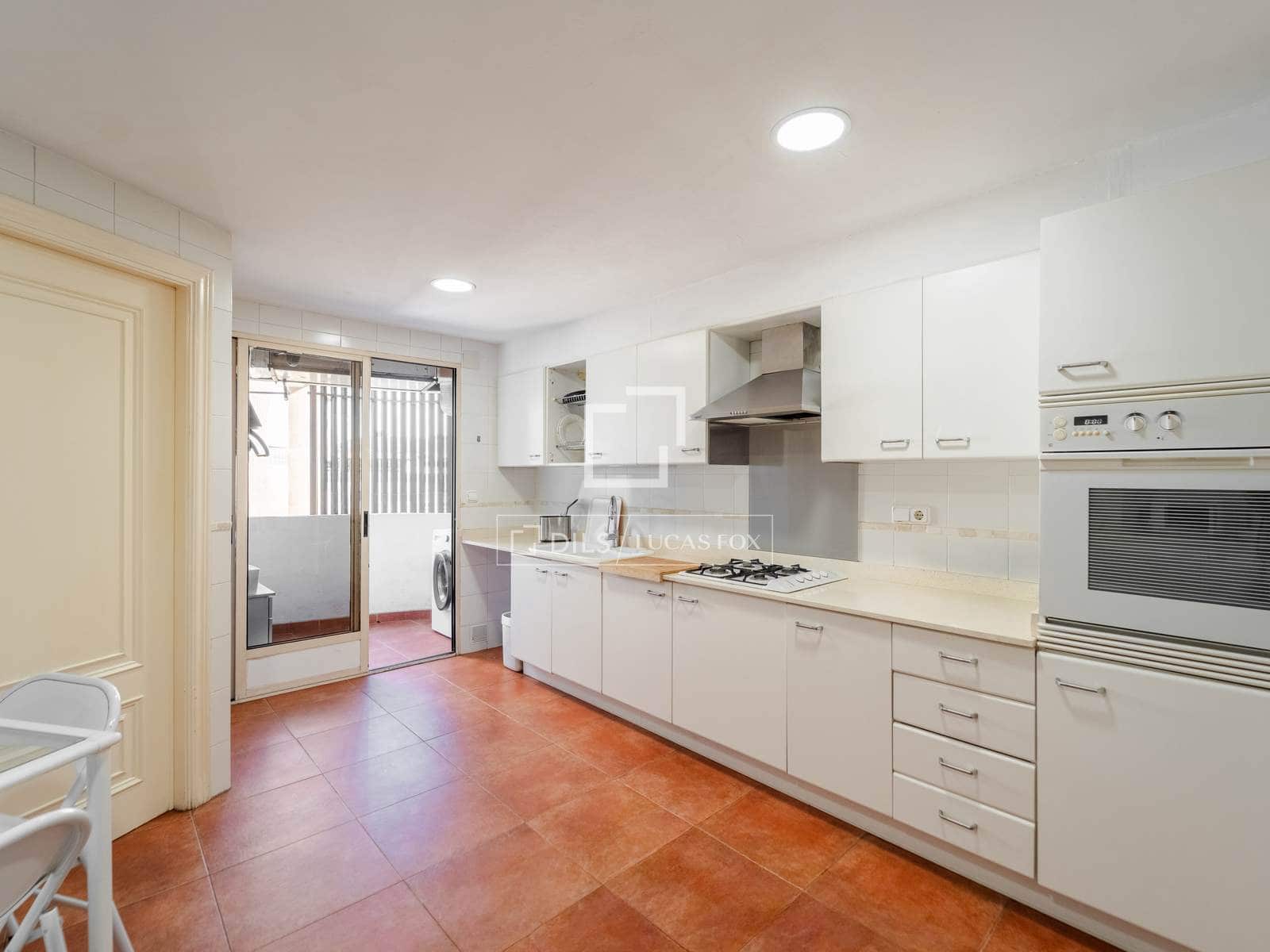 5 bedroom Apartment for rent in Valencia city with garage - € 3,200 (Ref: 10136694)