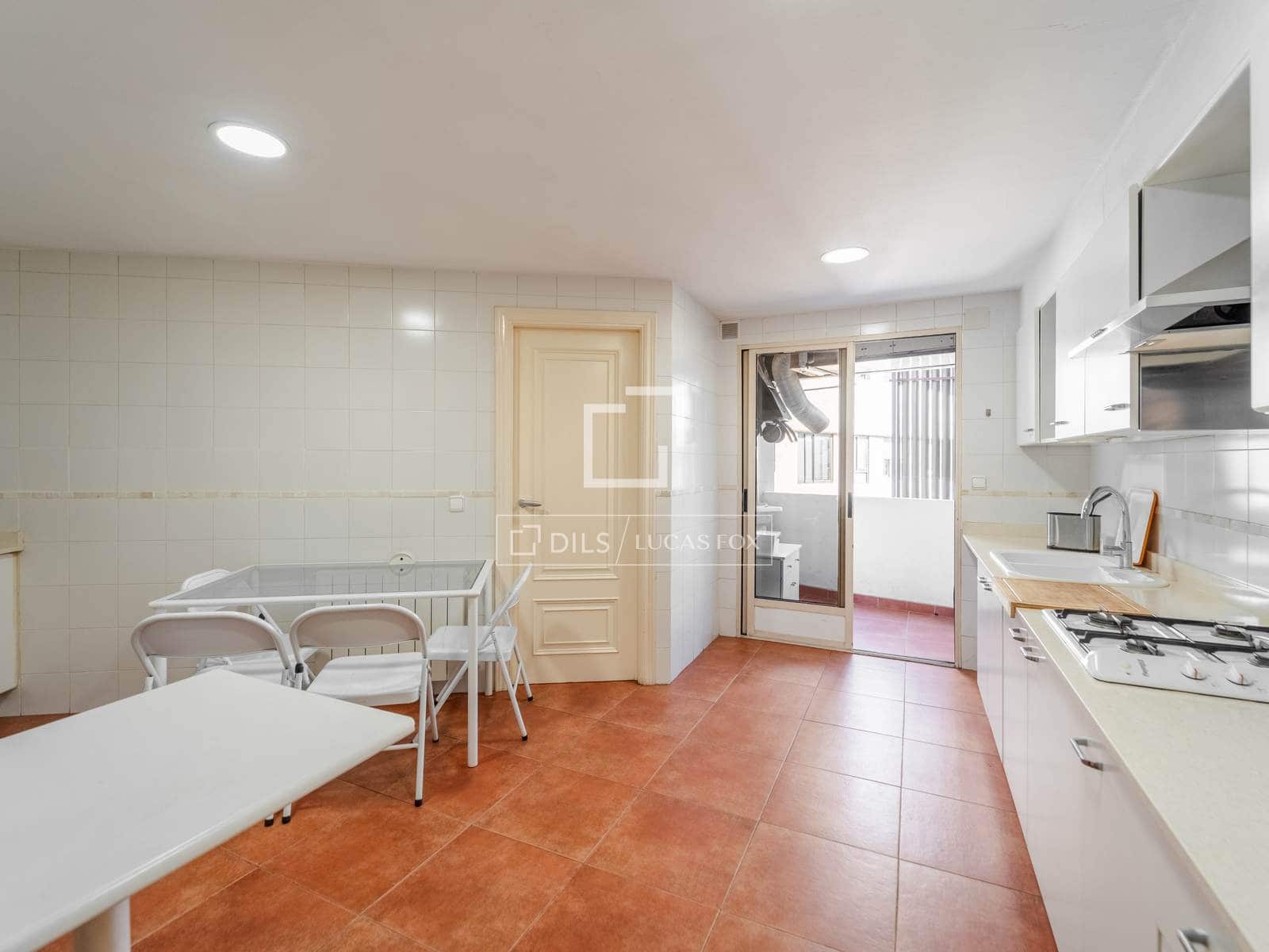 5 bedroom Apartment for rent in Valencia city with garage - € 3,200 (Ref: 10136694)