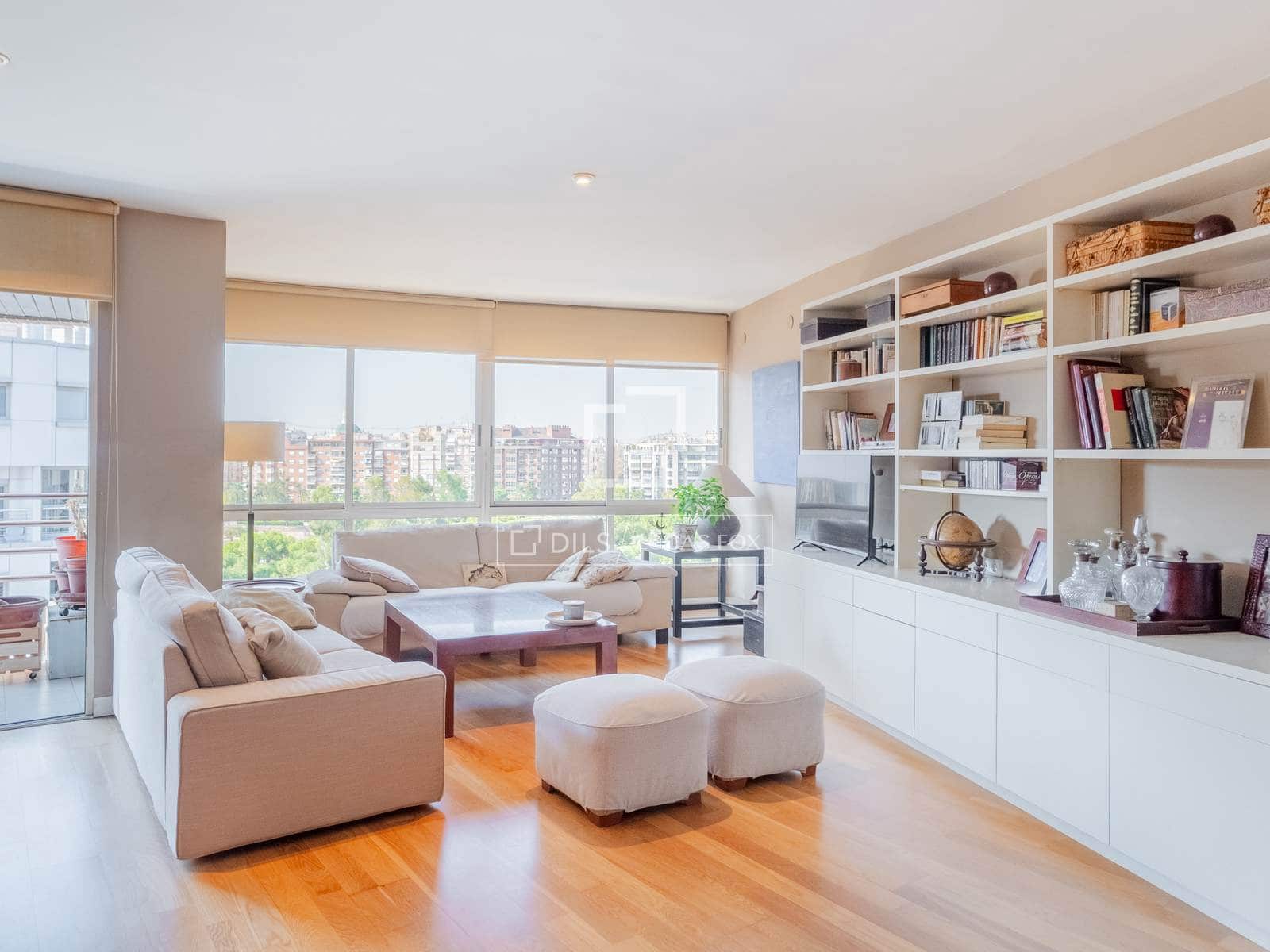 5 bedroom Apartment for rent in Valencia city with garage - € 3,200 (Ref: 10136694)
