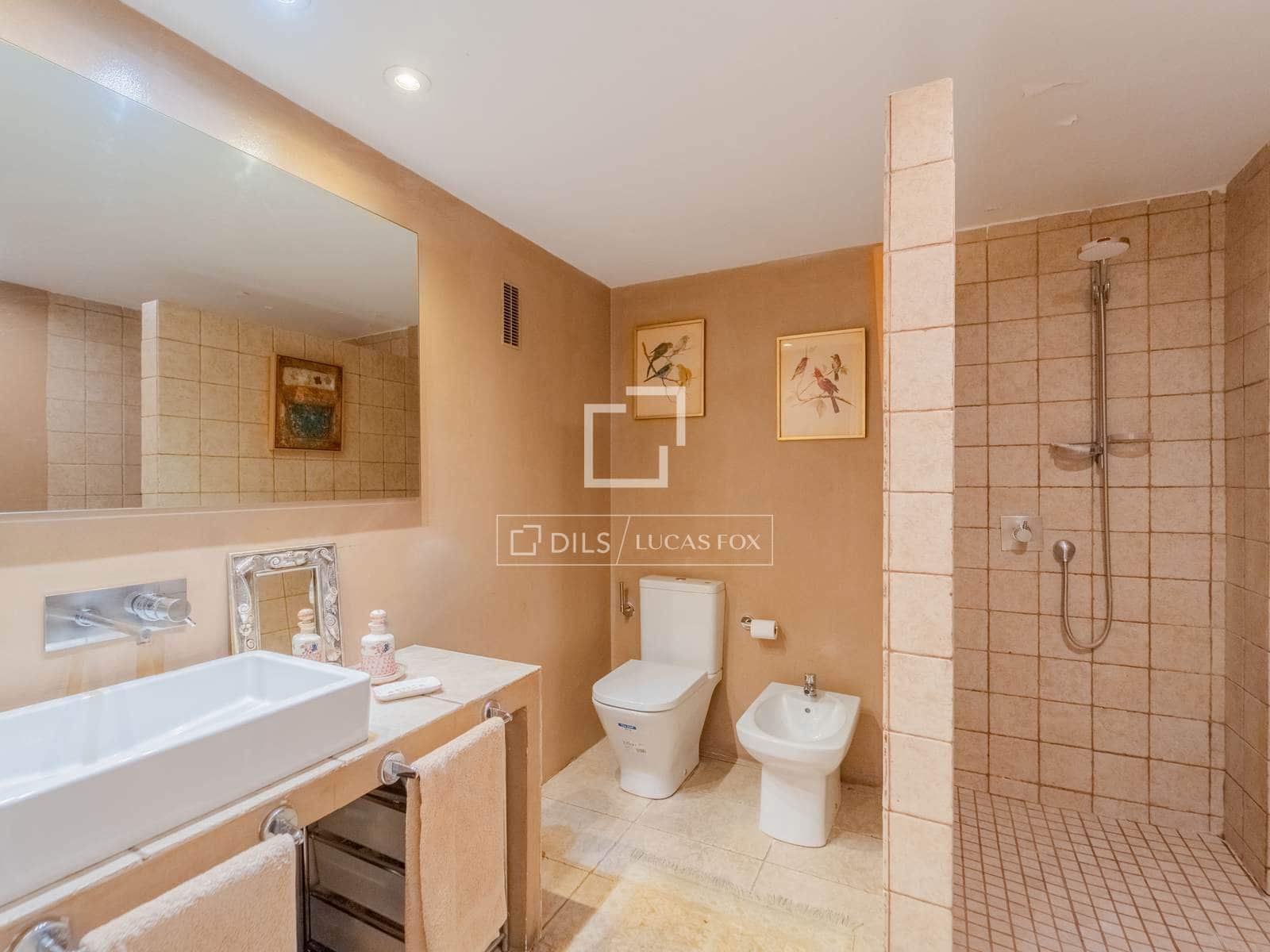 5 bedroom Apartment for rent in Valencia city with garage - € 3,200 (Ref: 10136694)