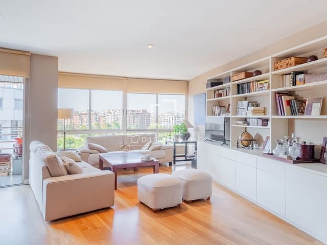 5 bedroom Apartment for rent in Valencia city with garage - € 3,200 (Ref: 10136694)