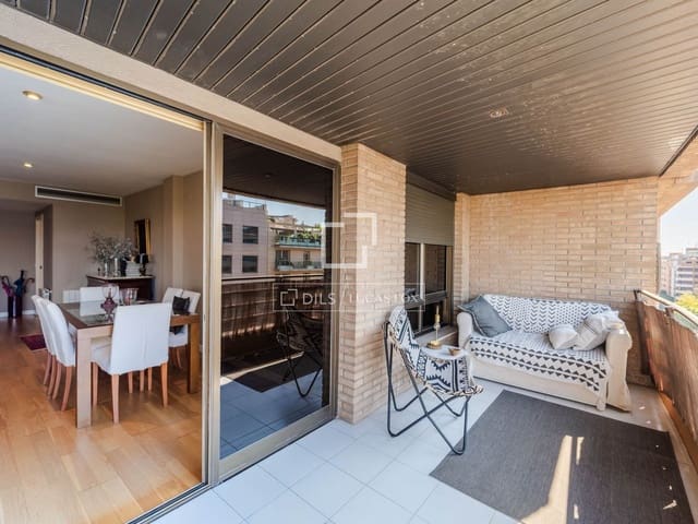 5 bedroom Apartment for rent in Valencia city with garage - € 3,200 (Ref: 10136694)