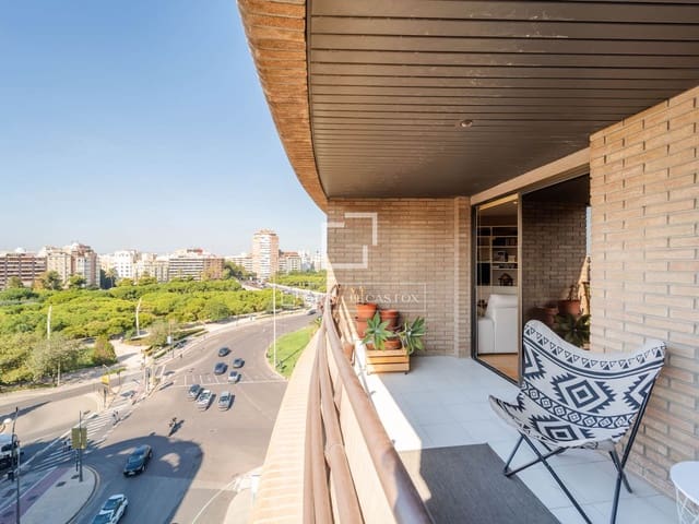 5 bedroom Apartment for rent in Valencia city with garage - € 3,200 (Ref: 10136694)