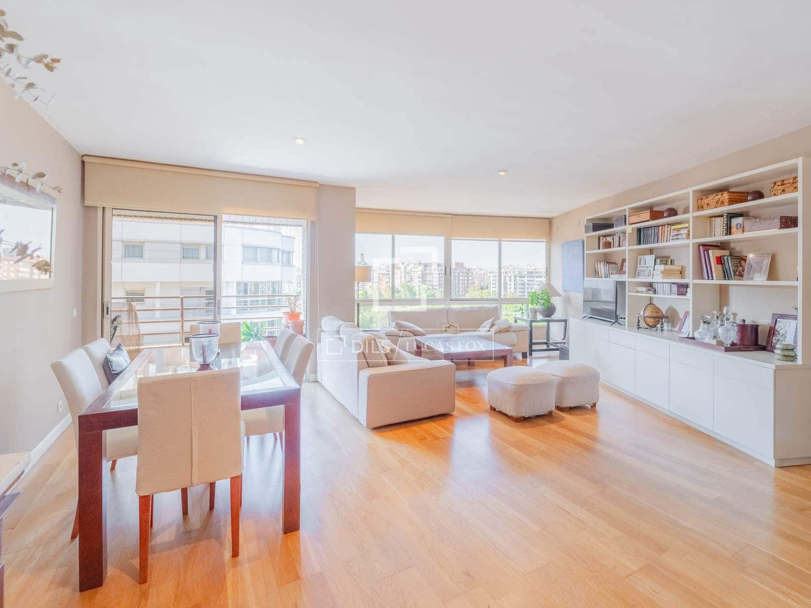 5 bedroom Apartment for rent in Valencia city with garage - € 3,200 (Ref: 10136694)