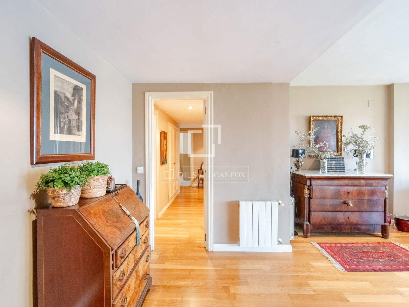 5 bedroom Apartment for rent in Valencia city with garage - € 3,200 (Ref: 10136694)