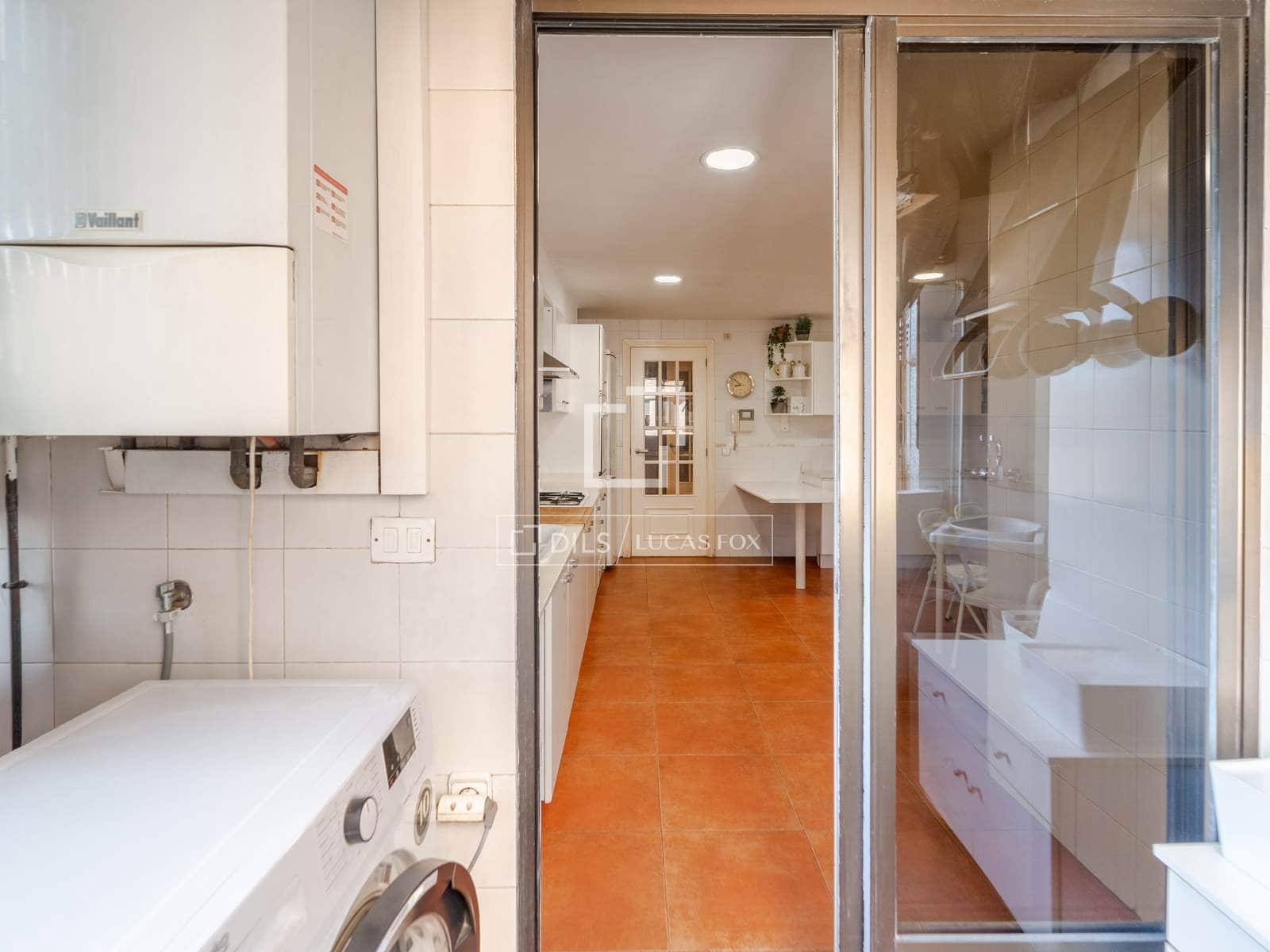 5 bedroom Apartment for rent in Valencia city with garage - € 3,200 (Ref: 10136694)