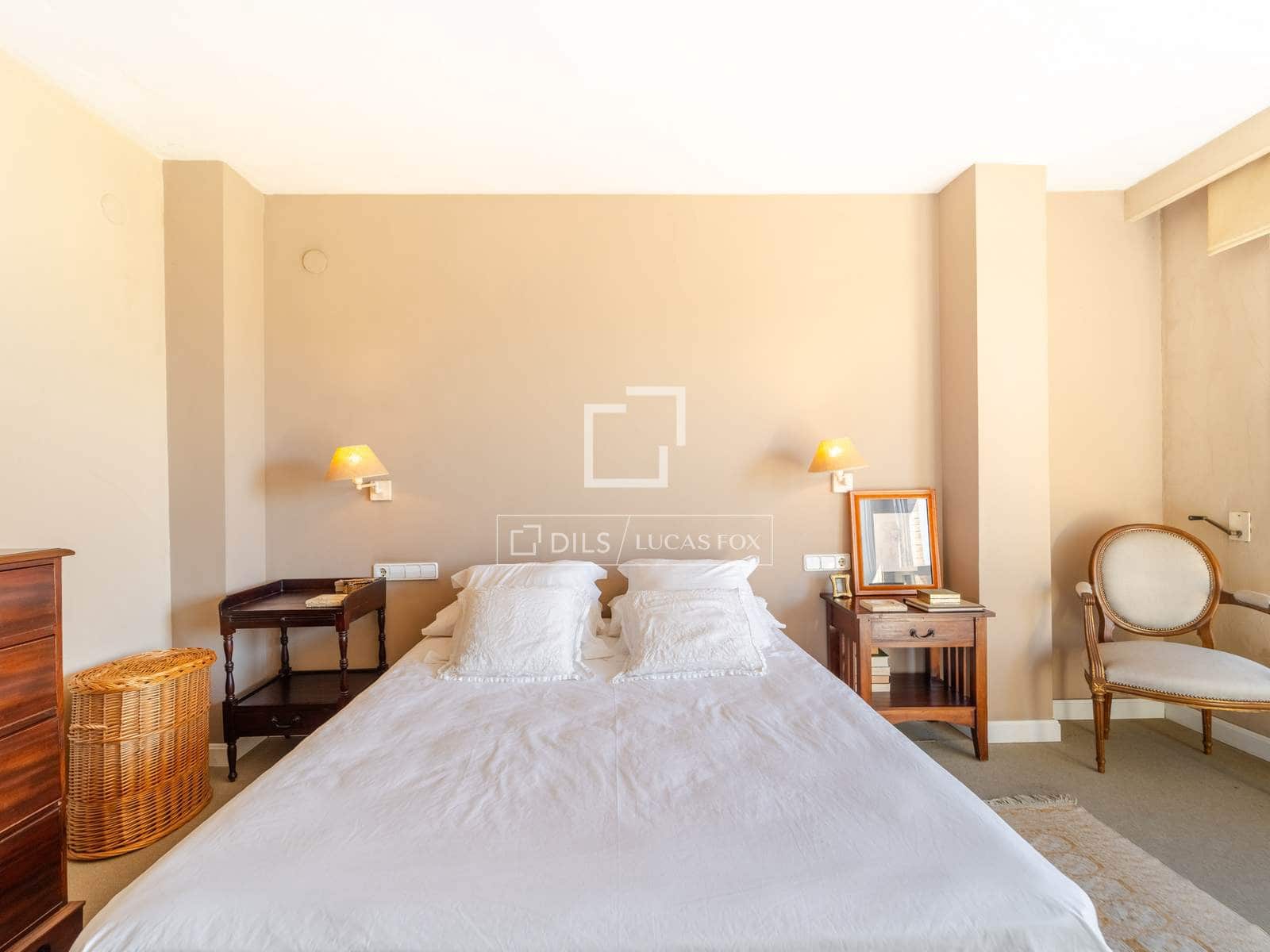 5 bedroom Apartment for rent in Valencia city with garage - € 3,200 (Ref: 10136694)