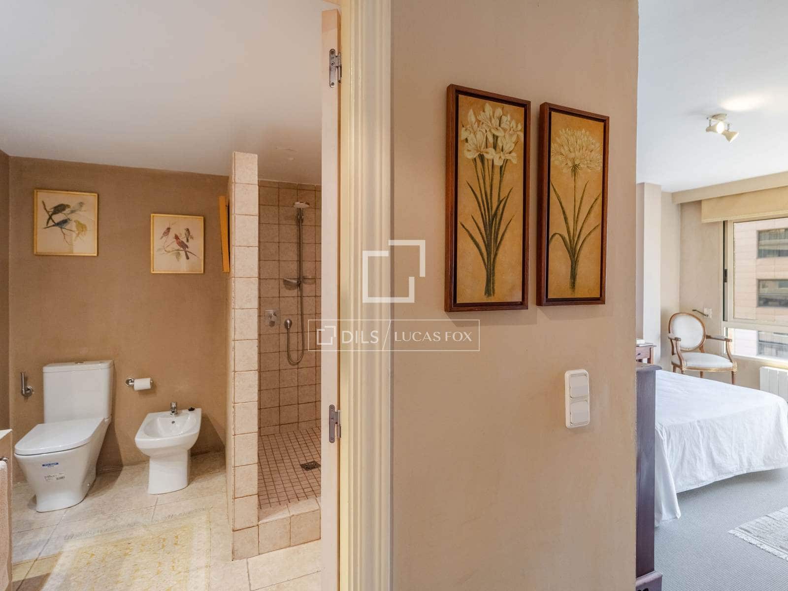 5 bedroom Apartment for rent in Valencia city with garage - € 3,200 (Ref: 10136694)