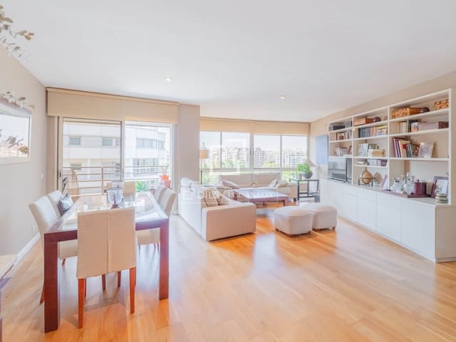 5 bedroom Apartment for rent in Valencia city with garage - € 3,200 (Ref: 10136694)