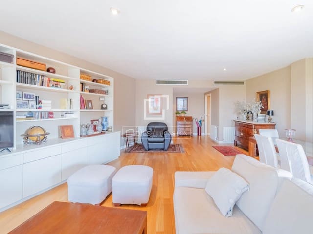 5 bedroom Apartment for rent in Valencia city with garage - € 3,200 (Ref: 10136694)