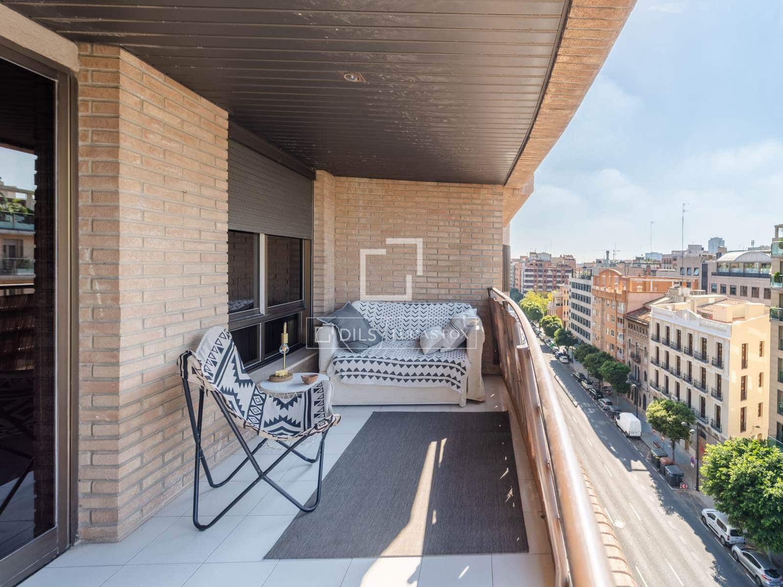 5 bedroom Apartment for rent in Valencia city with garage - € 3,200 (Ref: 10136694)