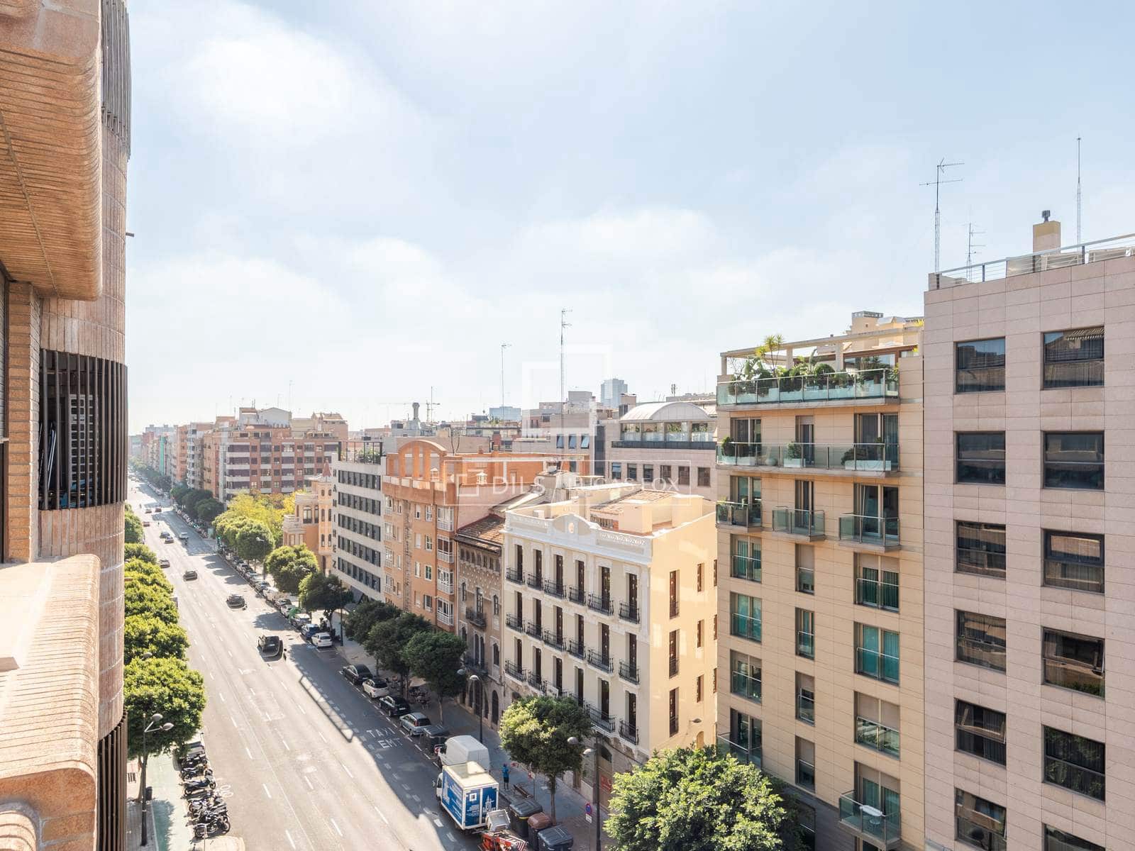 5 bedroom Apartment for rent in Valencia city with garage - € 3,200 (Ref: 10136694)