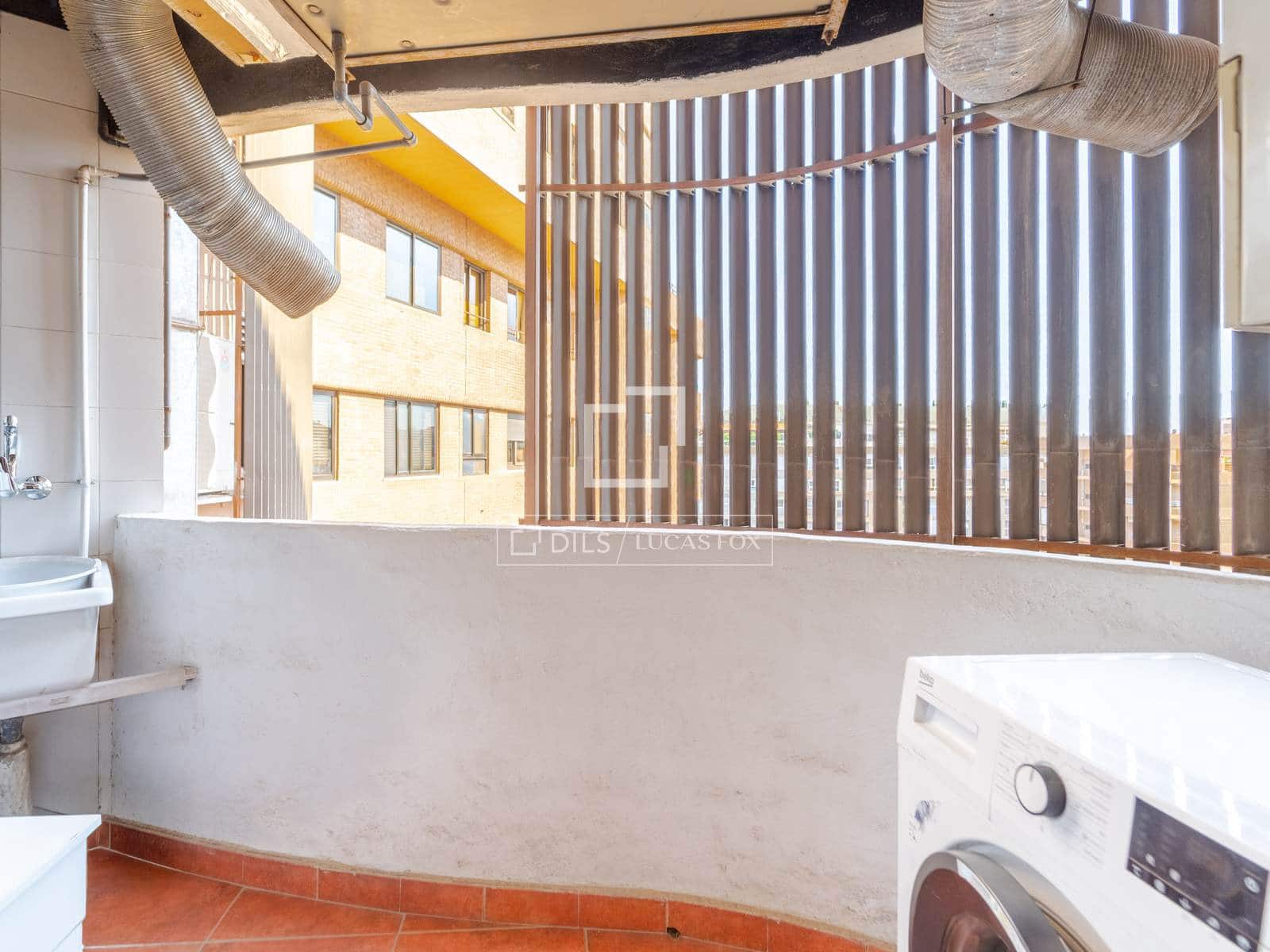 5 bedroom Apartment for rent in Valencia city with garage - € 3,200 (Ref: 10136694)
