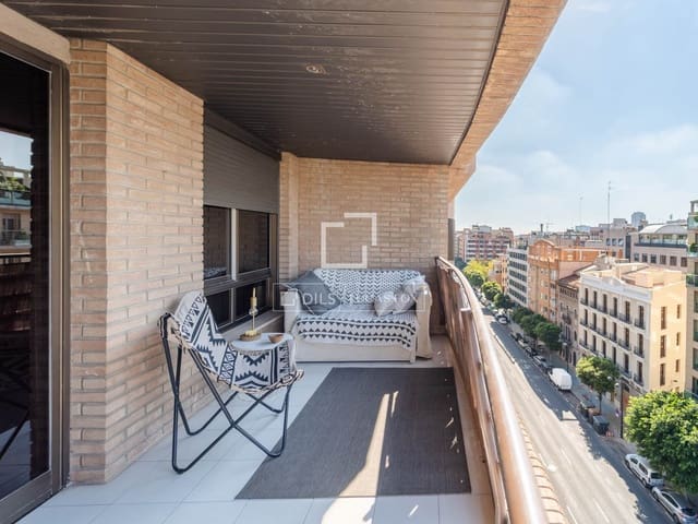 5 bedroom Apartment for rent in Valencia city with garage - € 3,200 (Ref: 10136694)