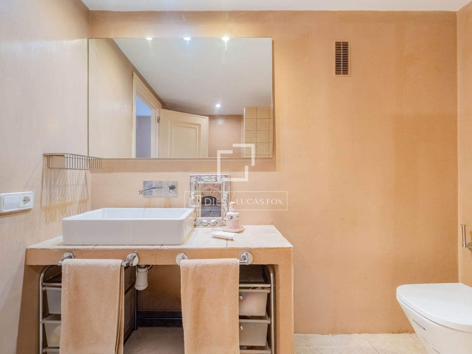 5 bedroom Apartment for rent in Valencia city with garage - € 3,200 (Ref: 10136694)